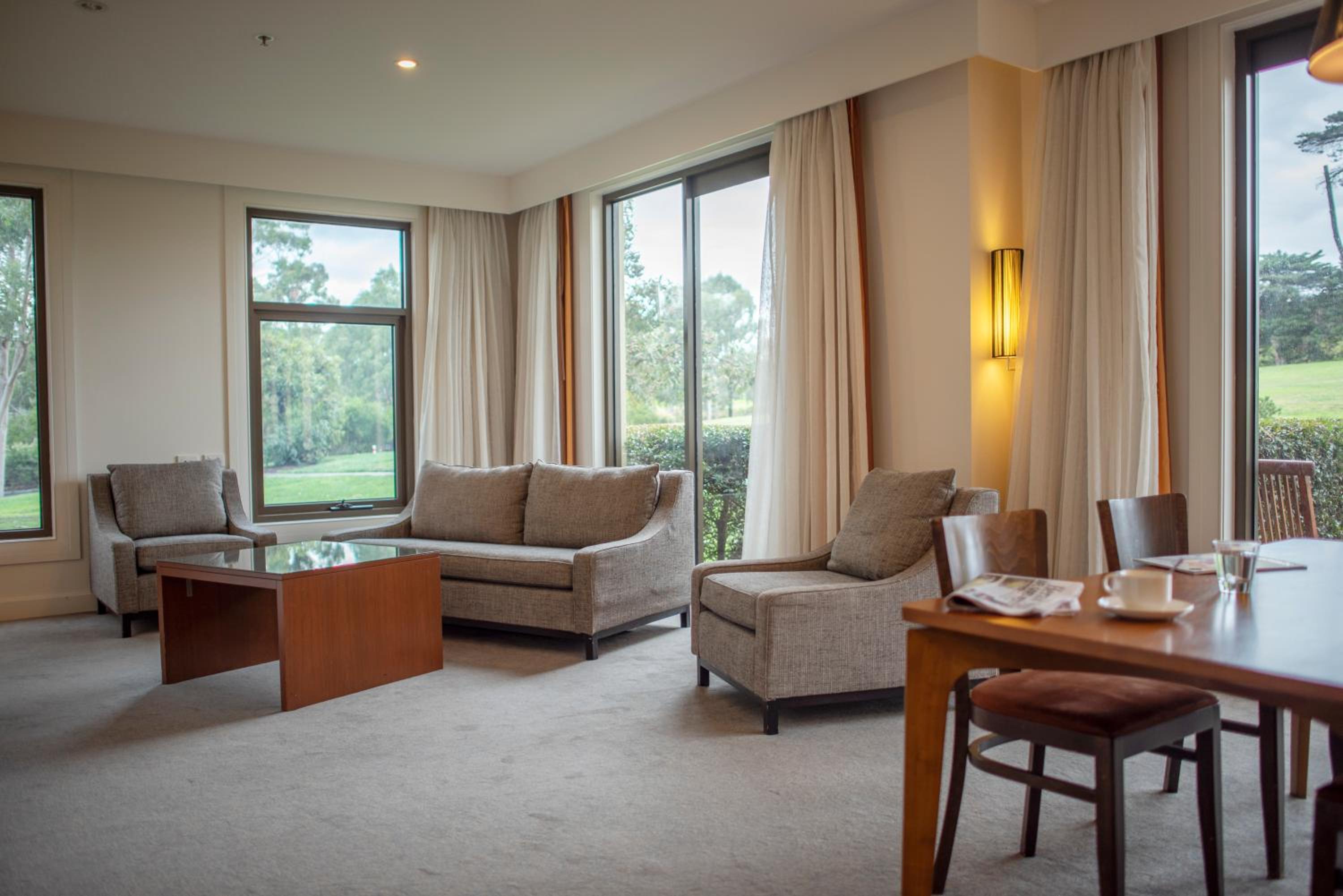 One-Bedroom Suite - Photo 2