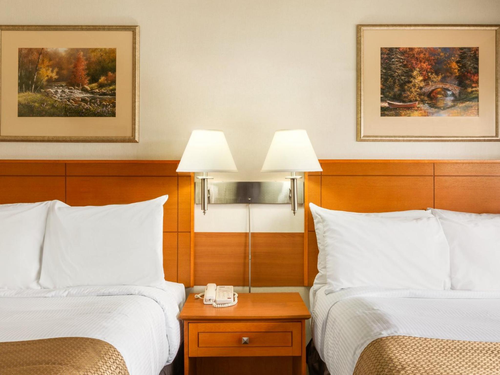 Double Room with Two Double Beds - Non-Smoking photo 2