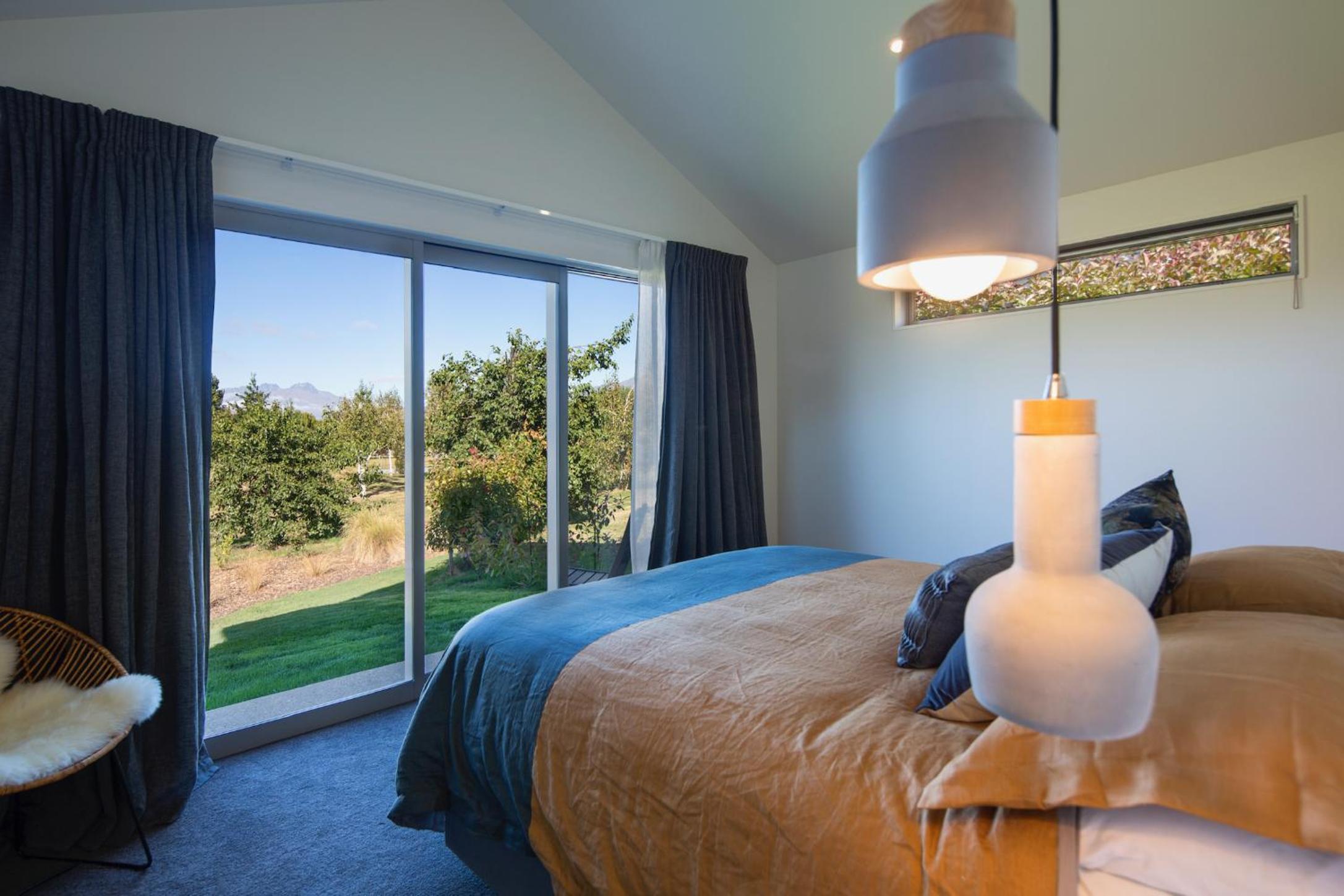 Apartment with Mountain View - Photo 1