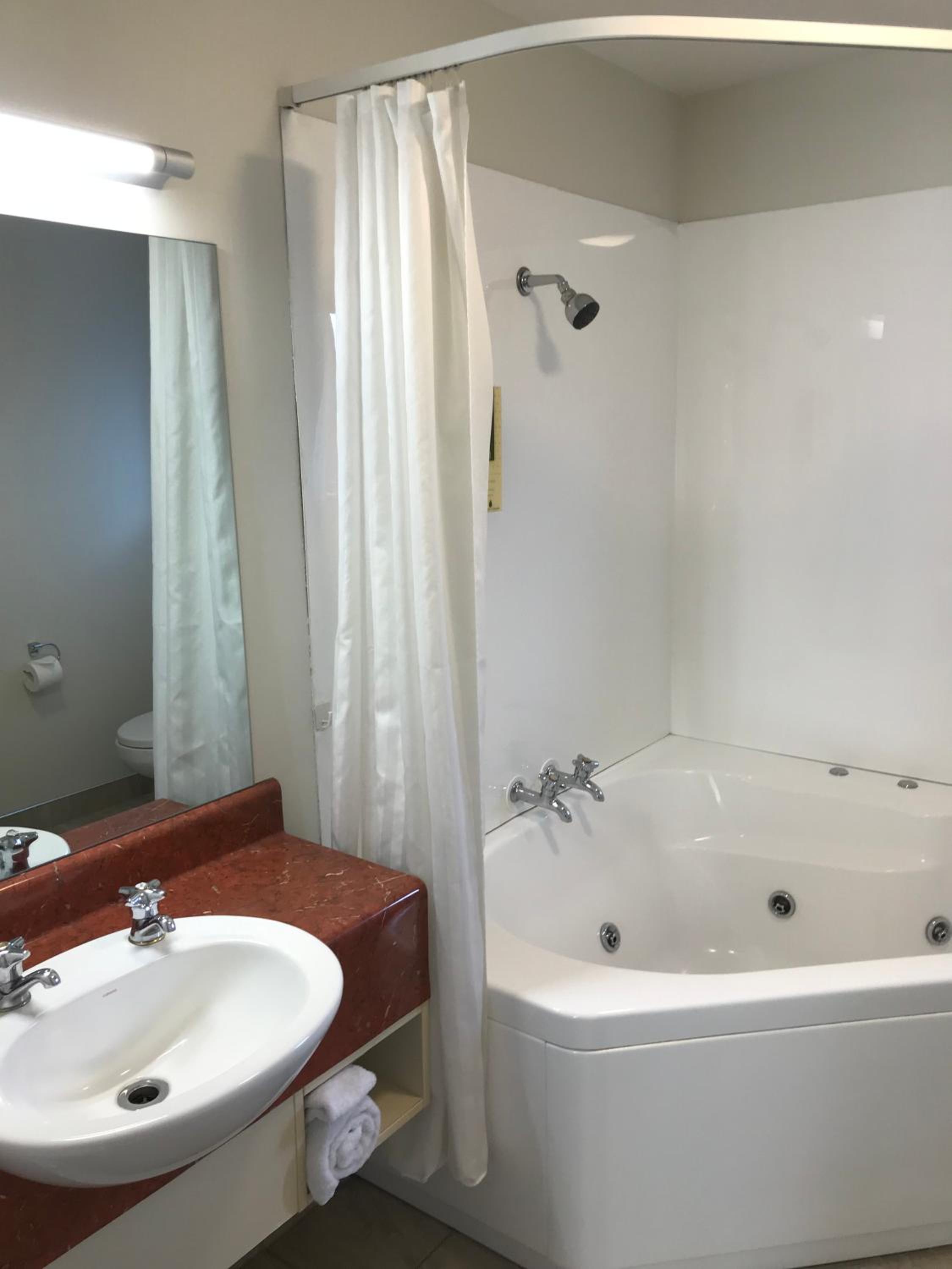 One-Bedroom Apartment with Spa Bath - Photo 4