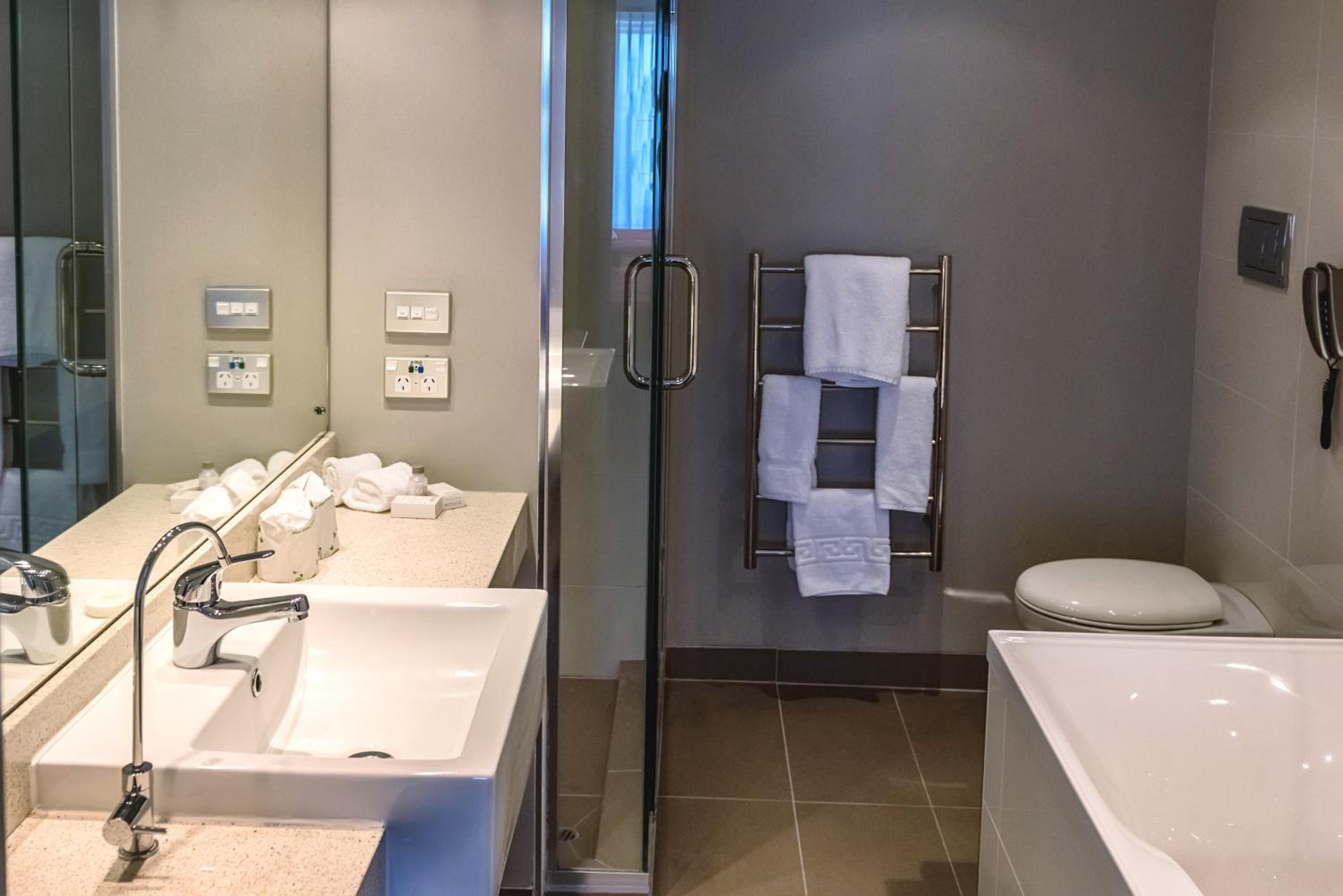 Corporate Suite - Photo 1