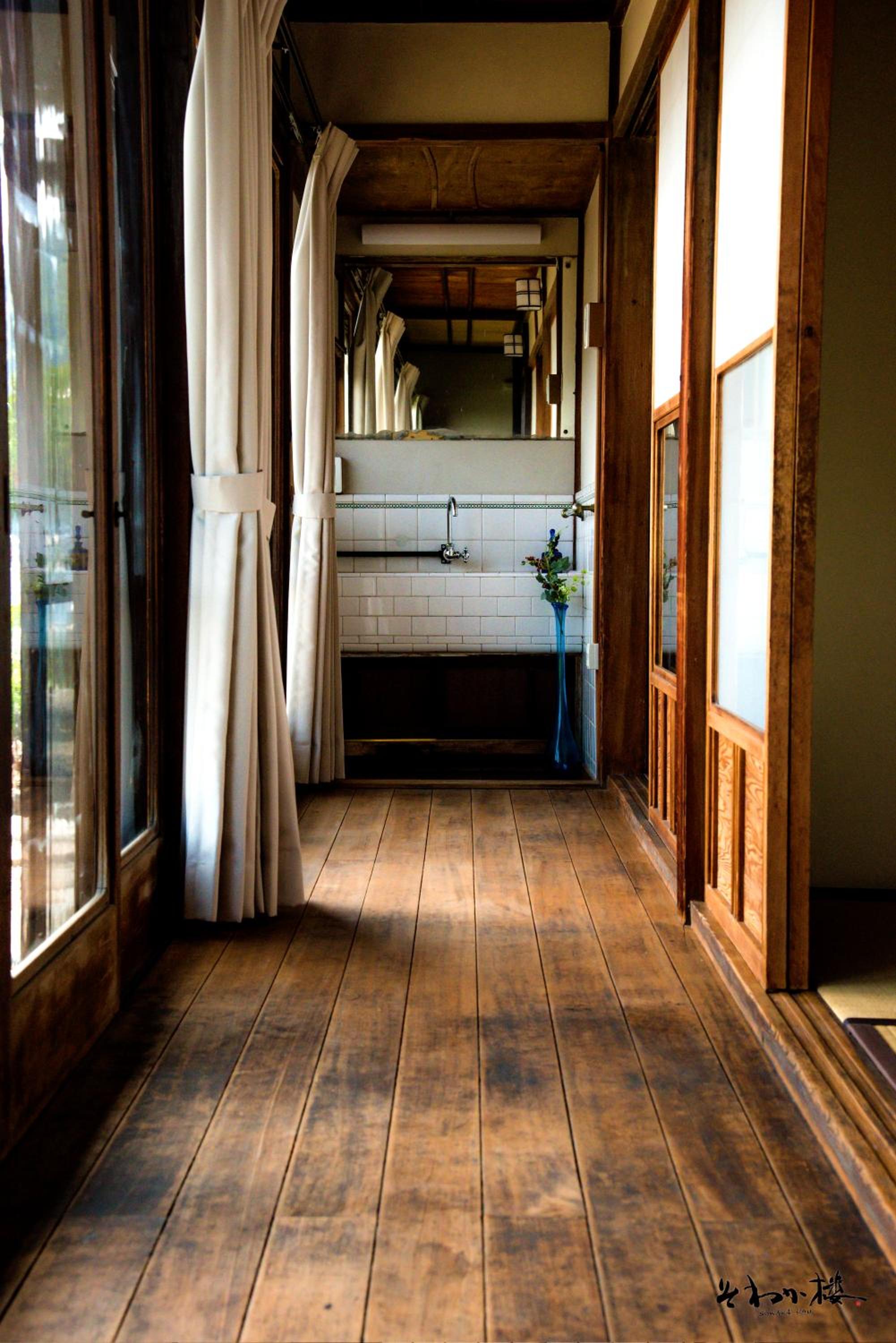 One-Bedroom House photo 1