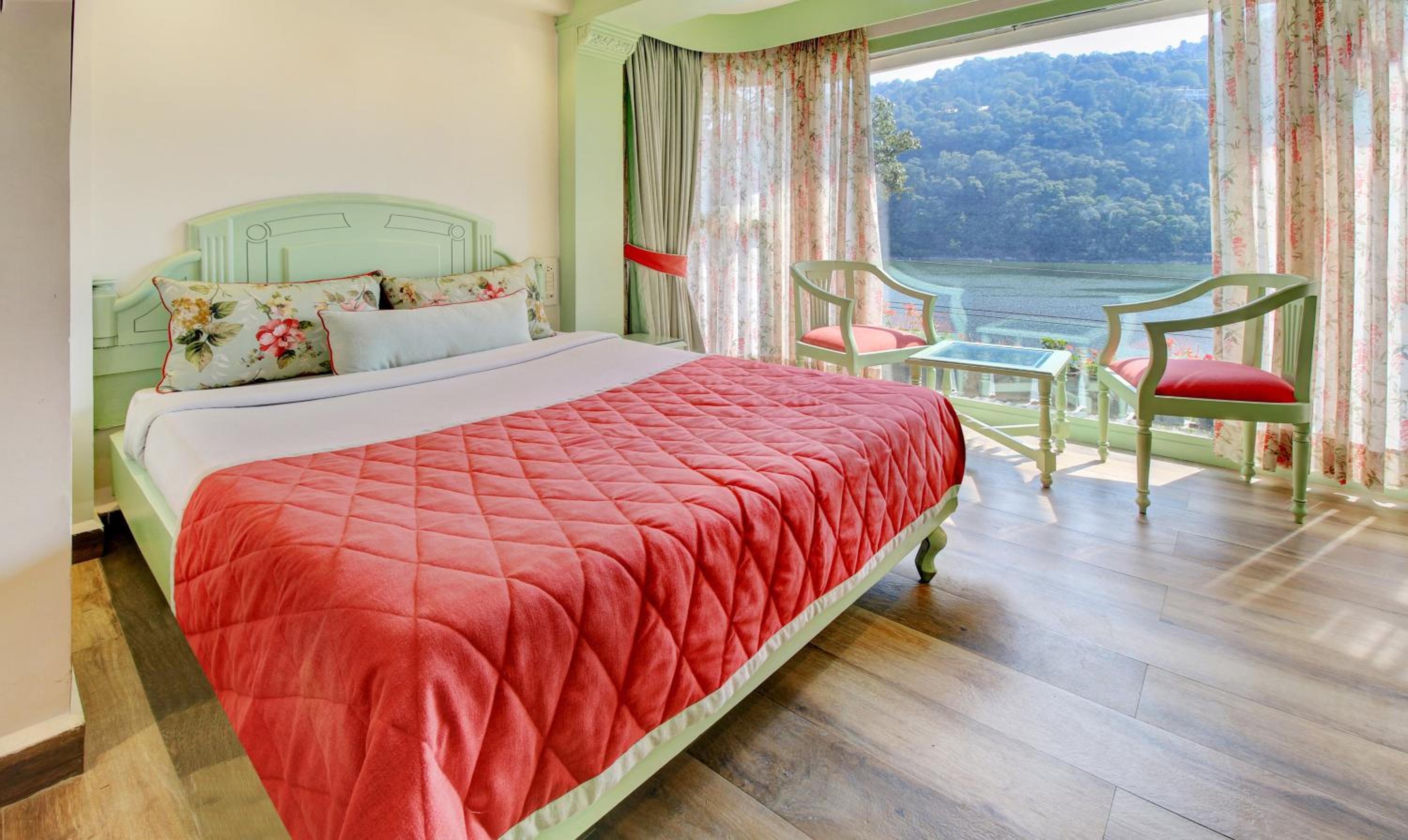 Maple- Lake View Room