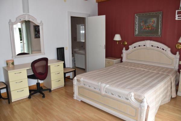Apartment with Balcony - Photo 1