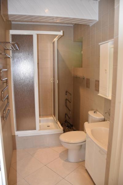 Apartment with Balcony - Photo 7