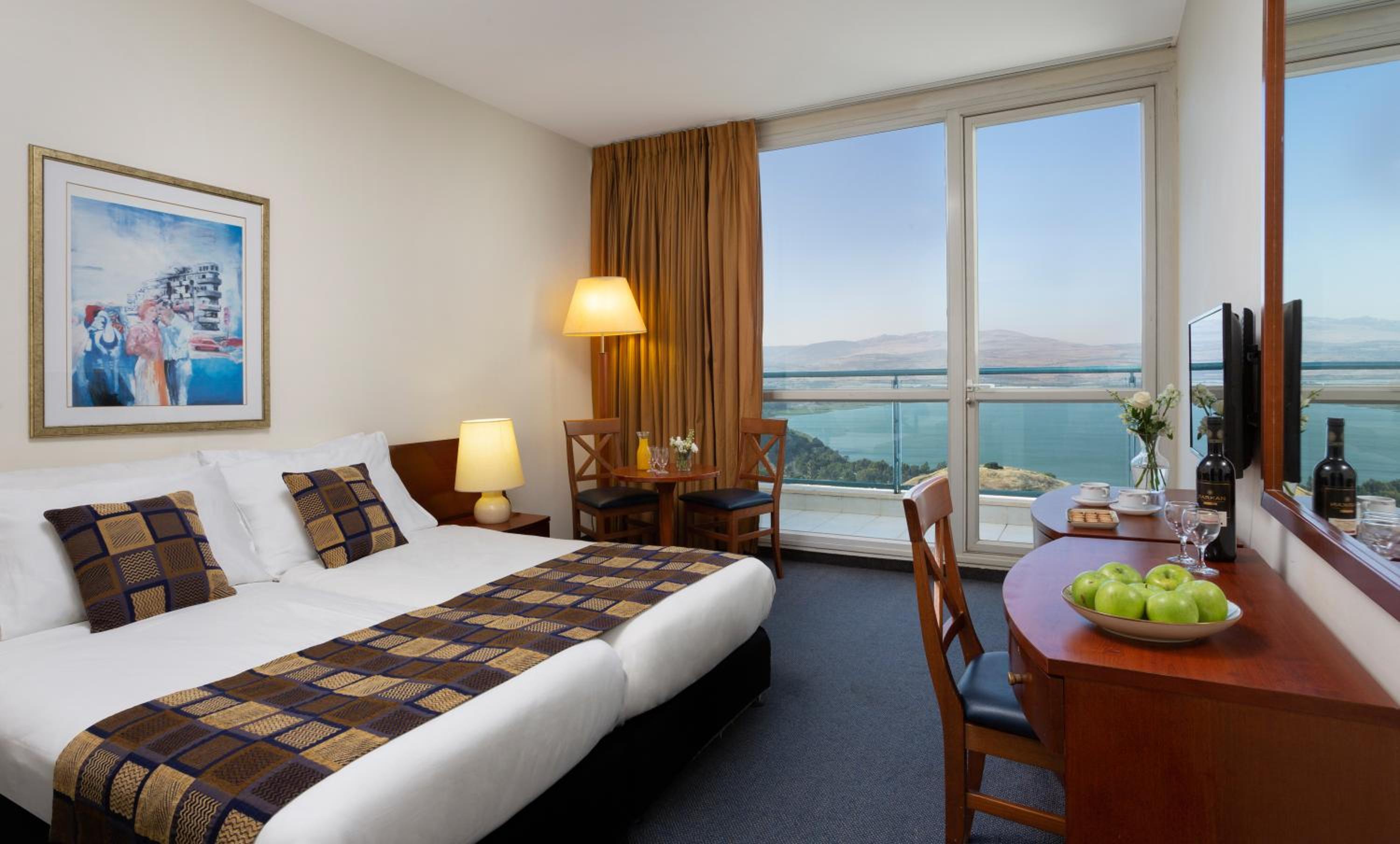 Comfrot Twin Room with Balcony and Lake View
