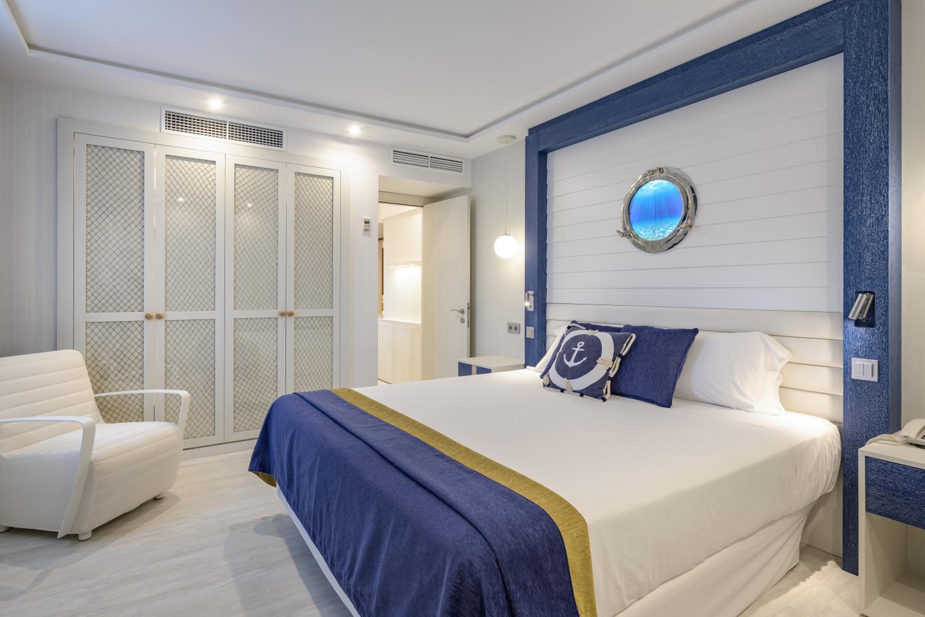 Deluxe Double or Twin Room - Photo 2