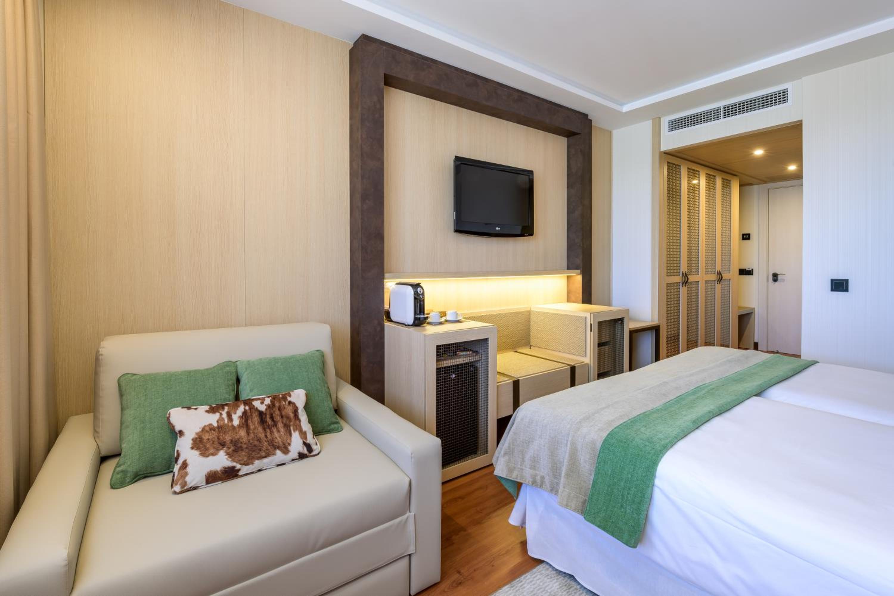Deluxe Double or Twin Room with Sea View