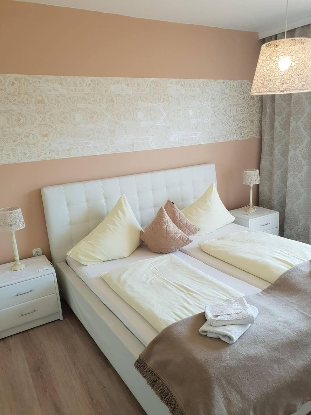 Double Room with Balcony and Lake View photo 1