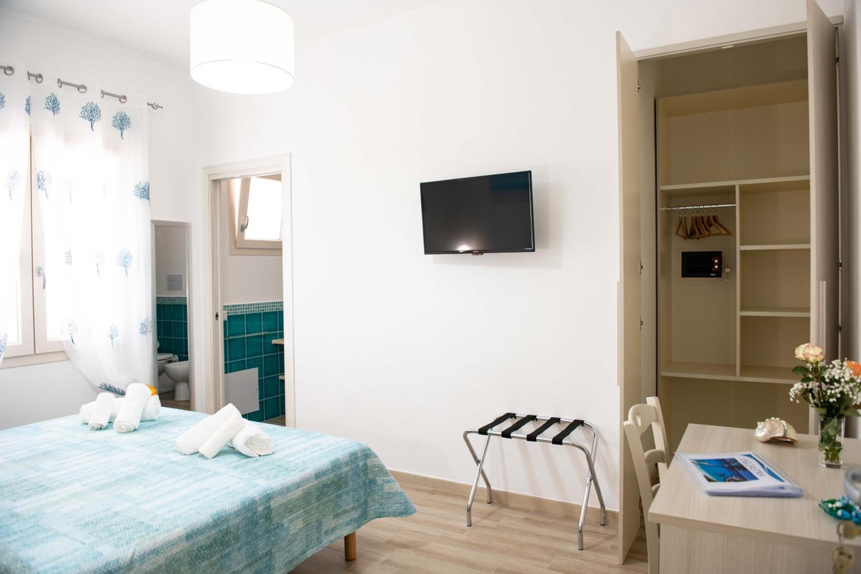Double or Twin Room - Photo 3