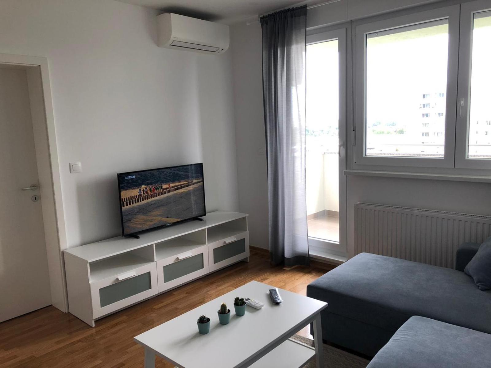 One-Bedroom Apartment - Photo 2