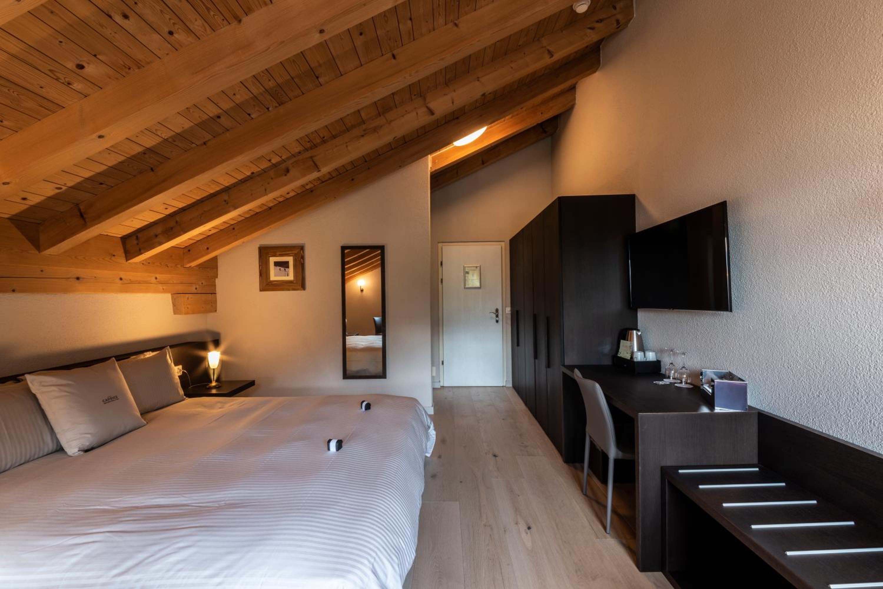 Junior Suite with Mountain View photo 3