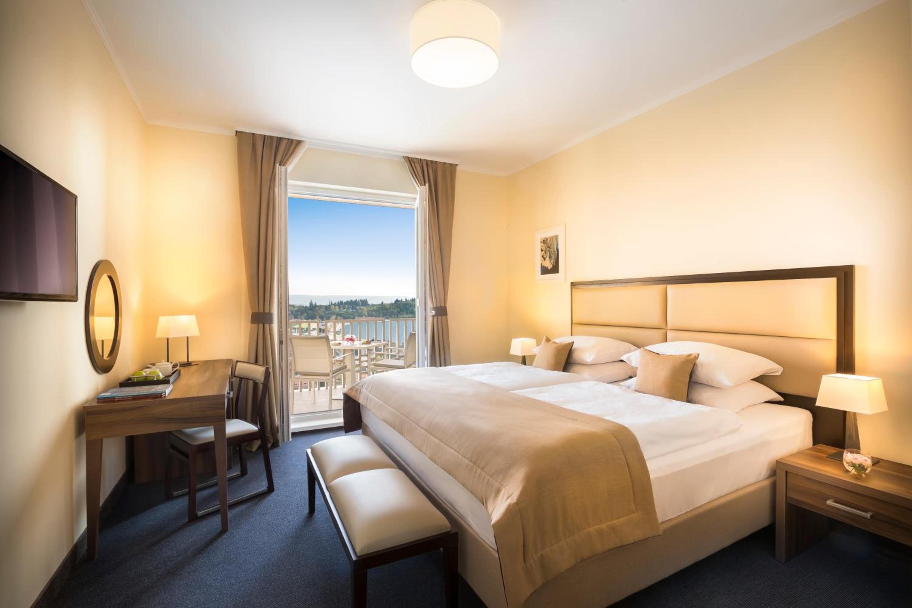 Suite with Sea View and Balcony - Photo 10