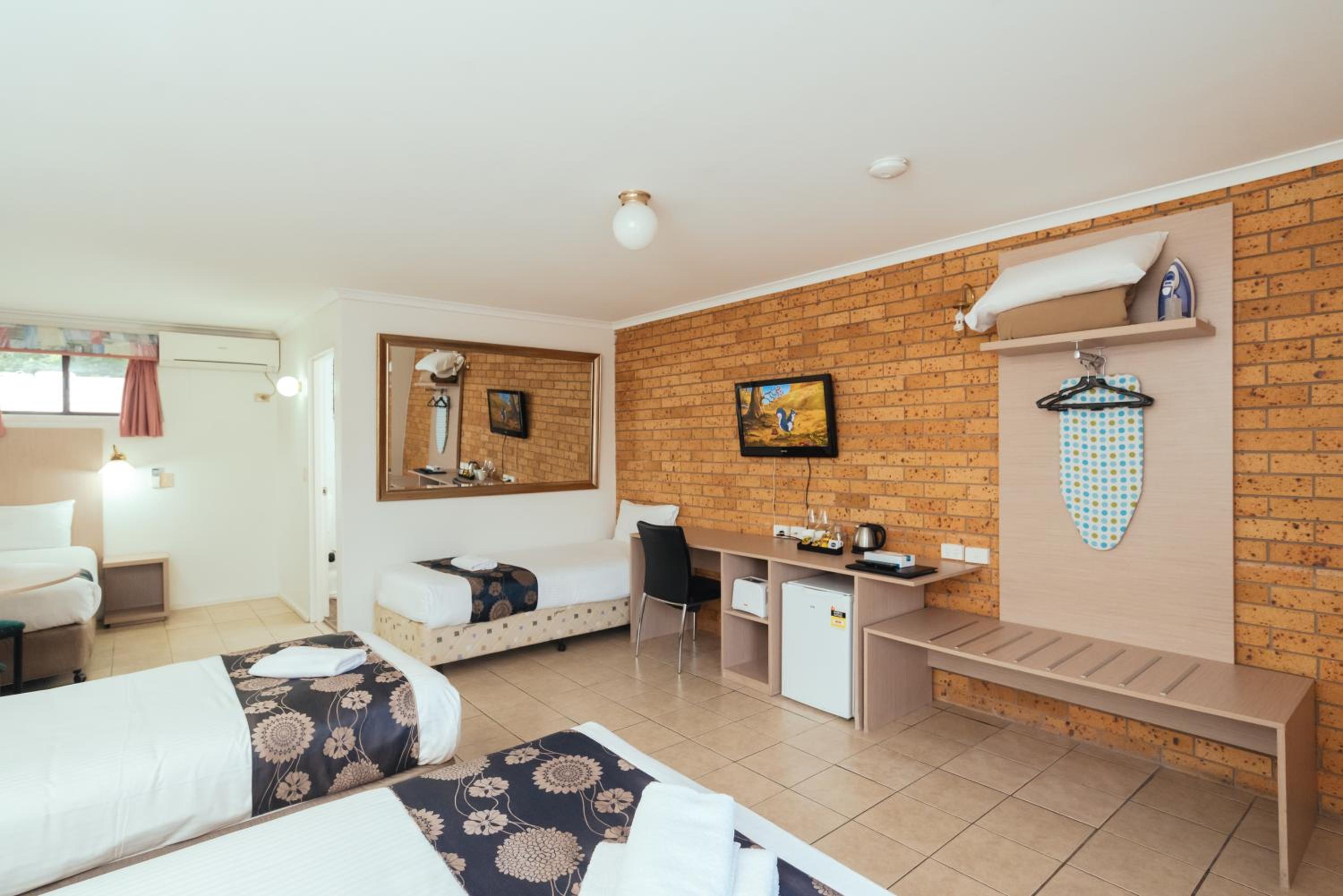 Pet Friendly Premium Family Room - Photo 10