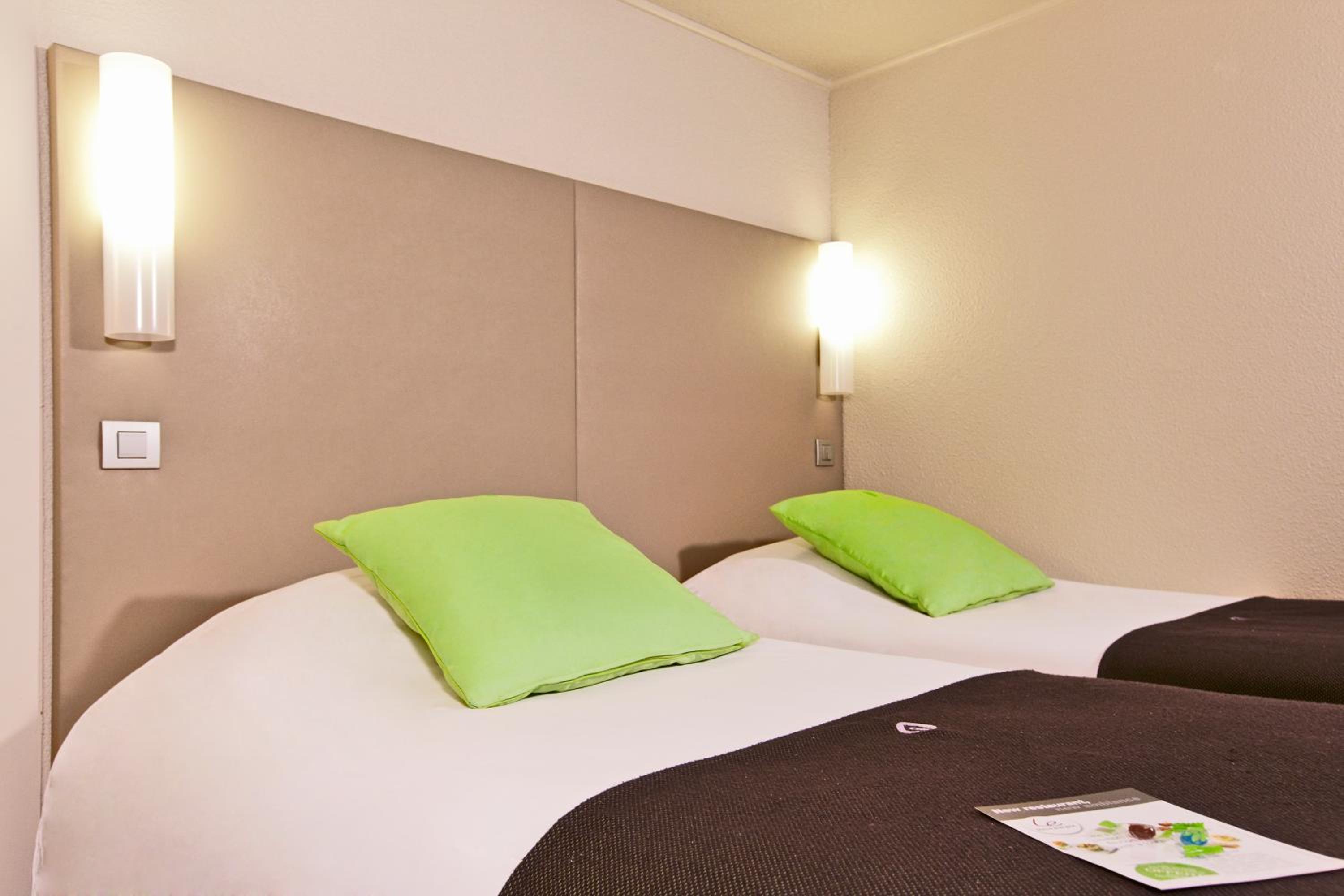 Standard Twin Room - Photo 1