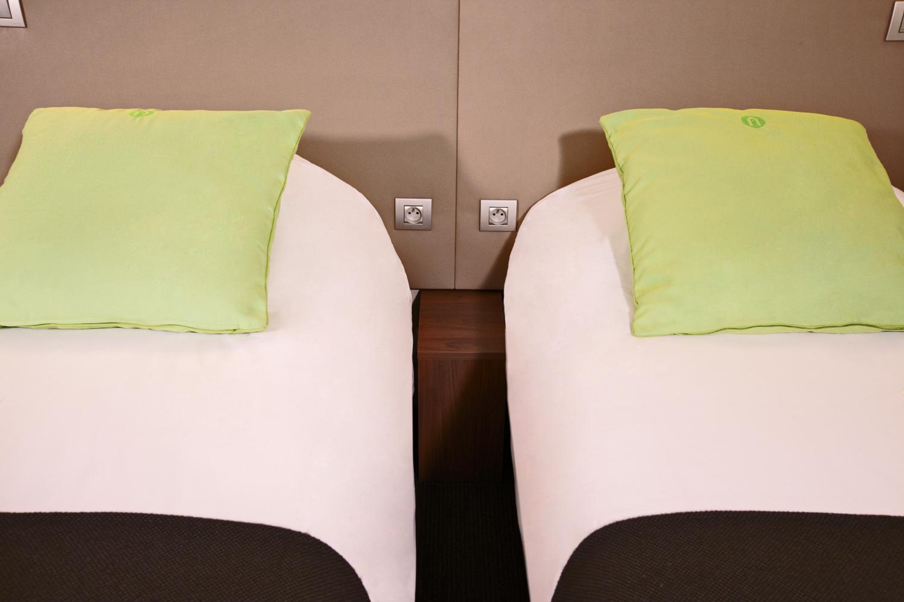 Standard Twin Room - Photo 4