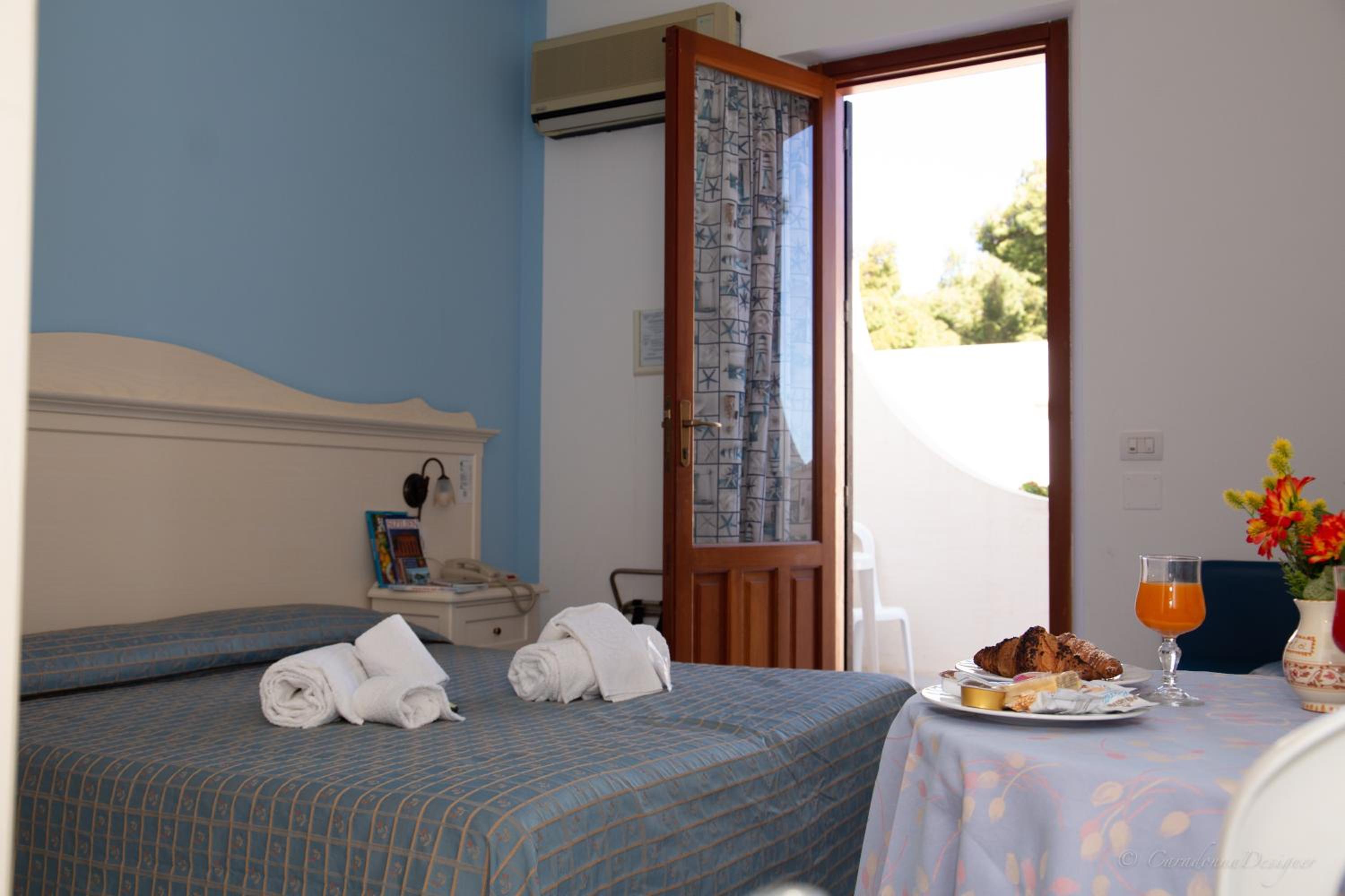 Large Double or Twin Room photo 2