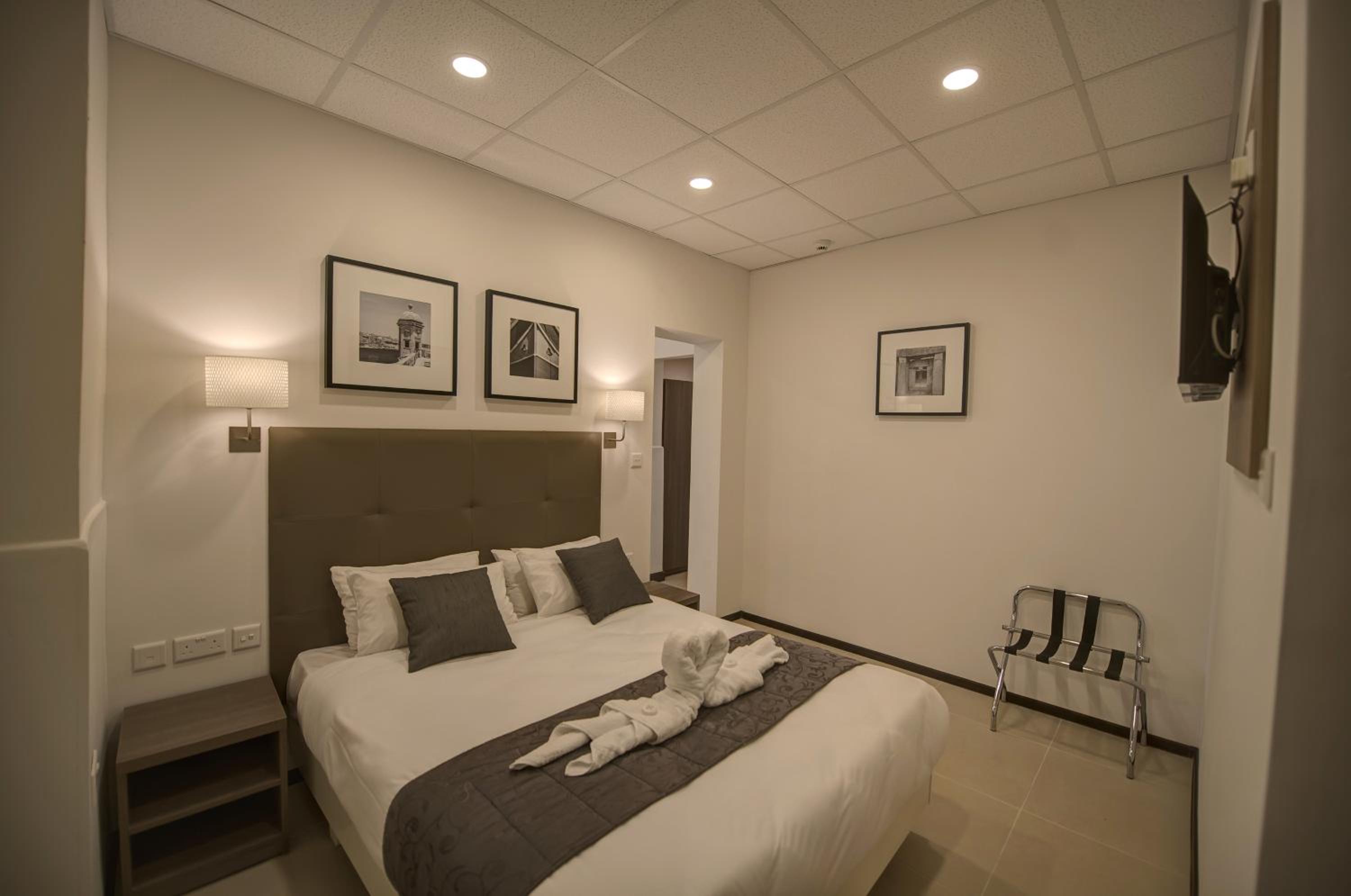Family Room with Terrace - Photo 3