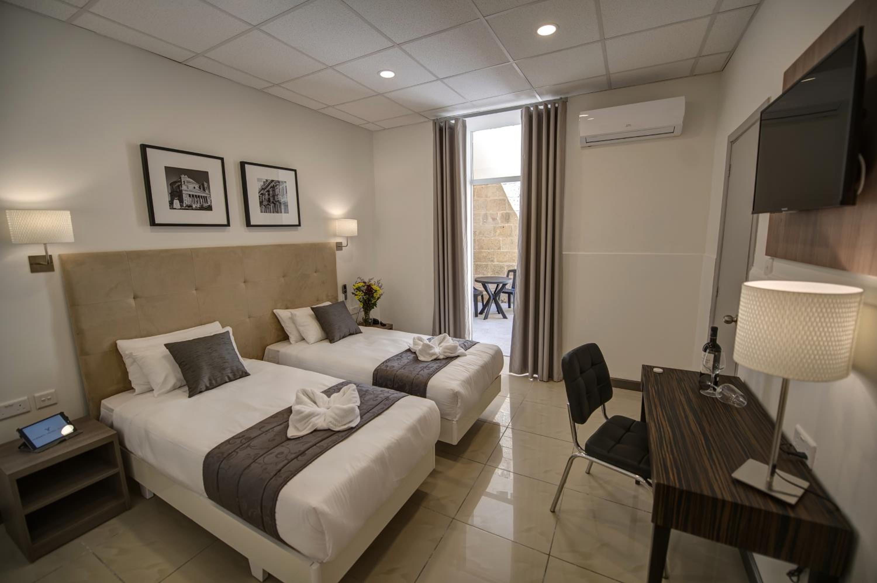 Family Room with Terrace - Photo 12