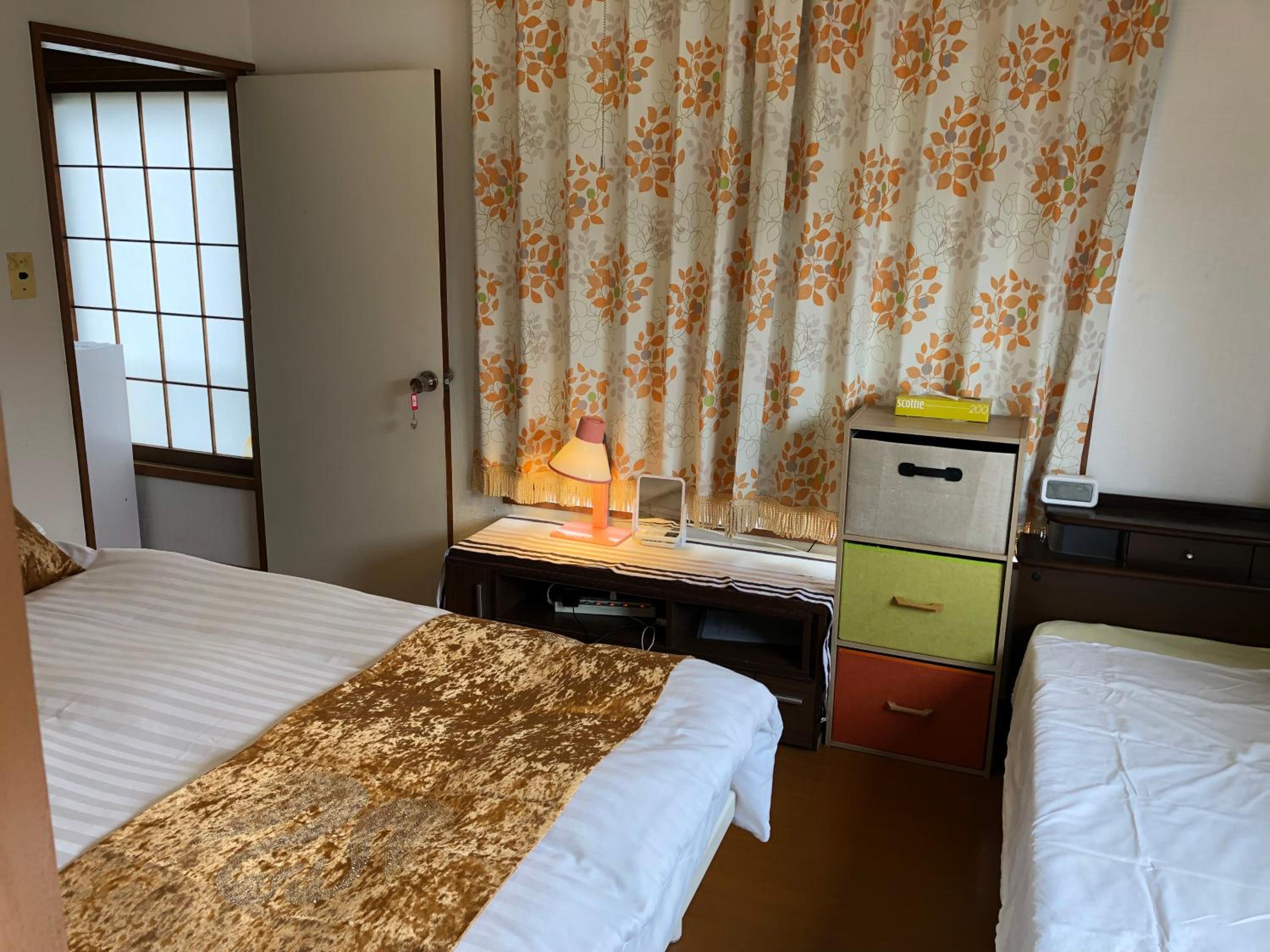 Triple Room with Shared Bathroom photo 2