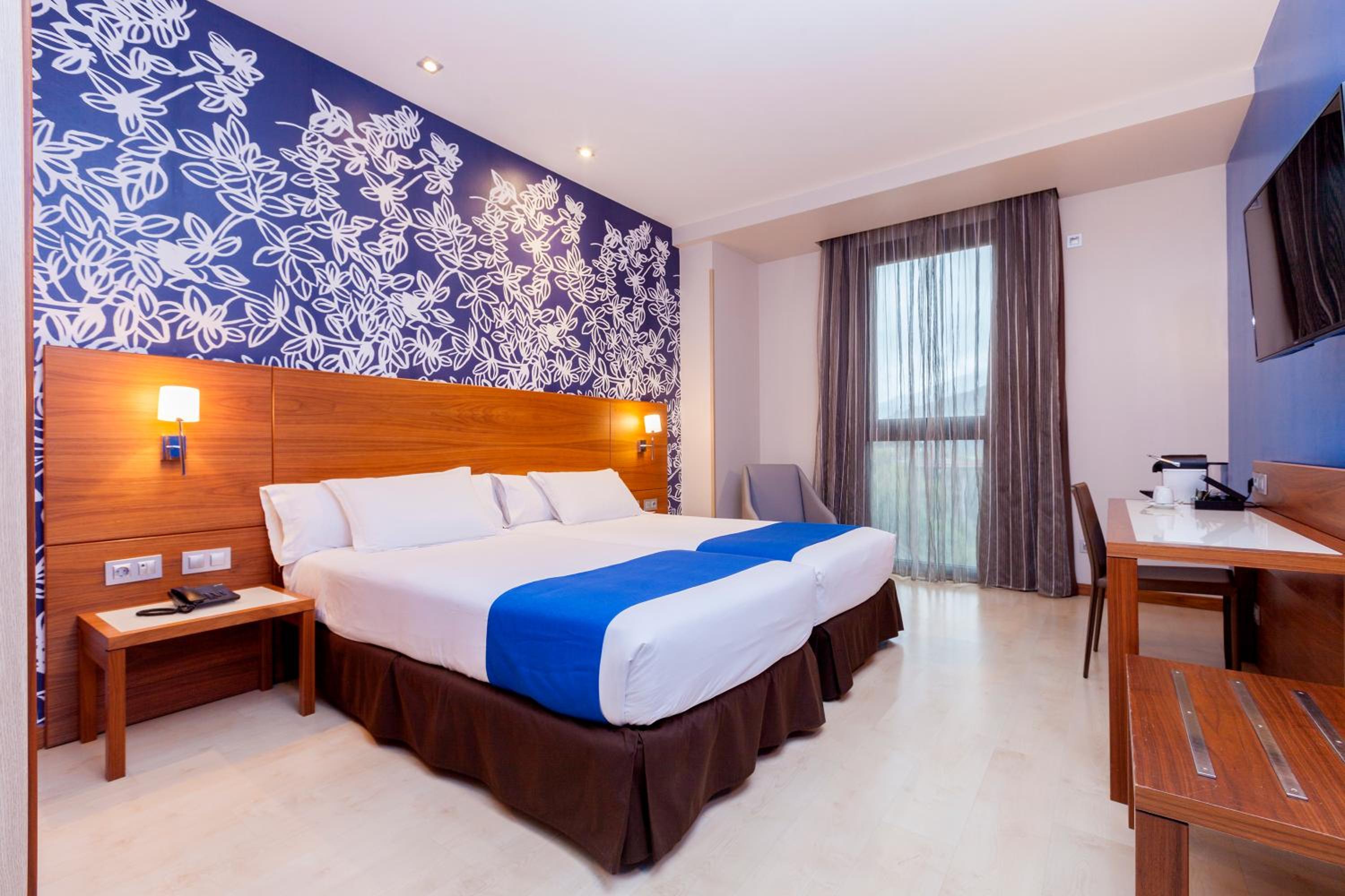 Double Room with View - Photo 1