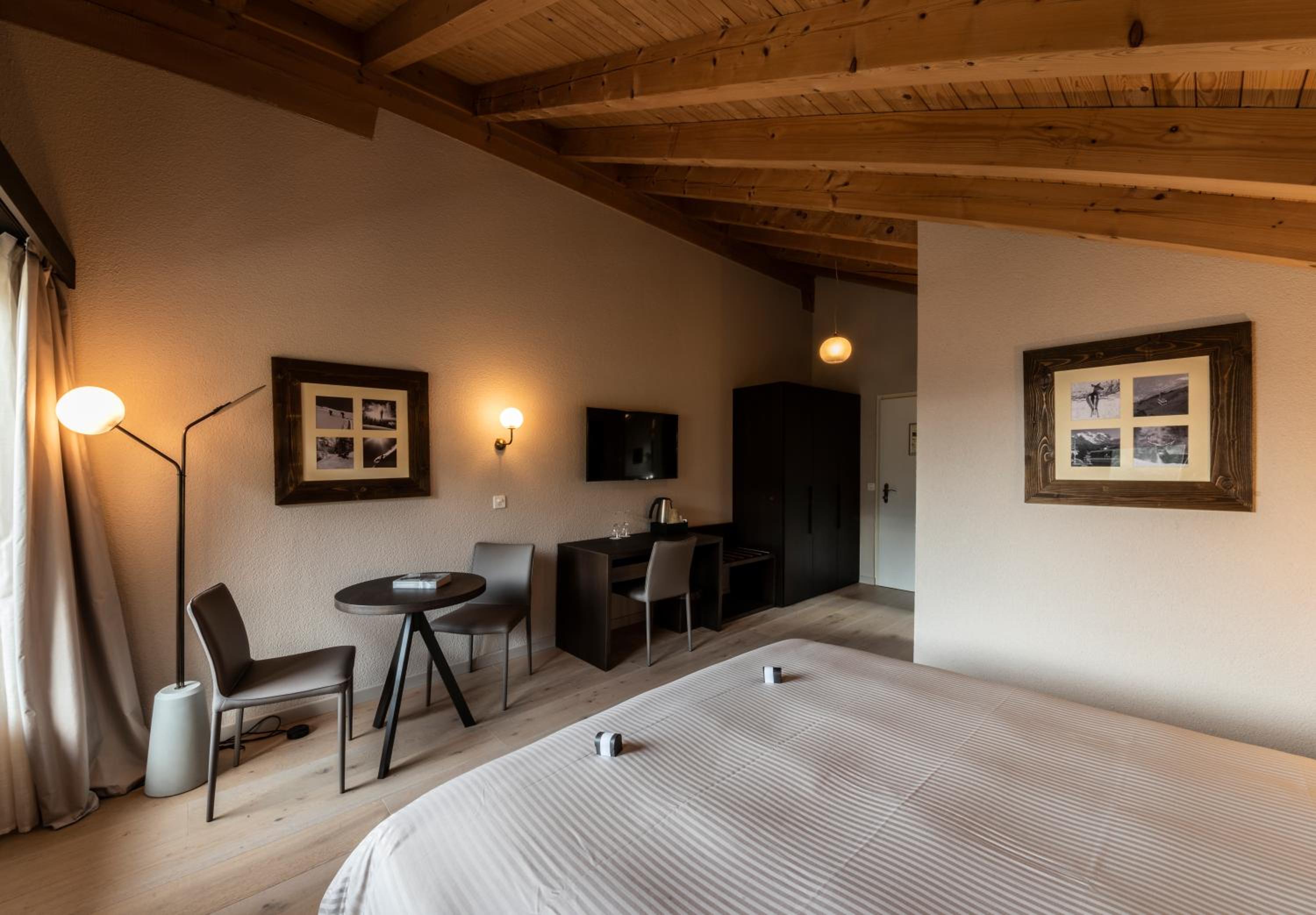 Deluxe Double Room with Balcony photo 2