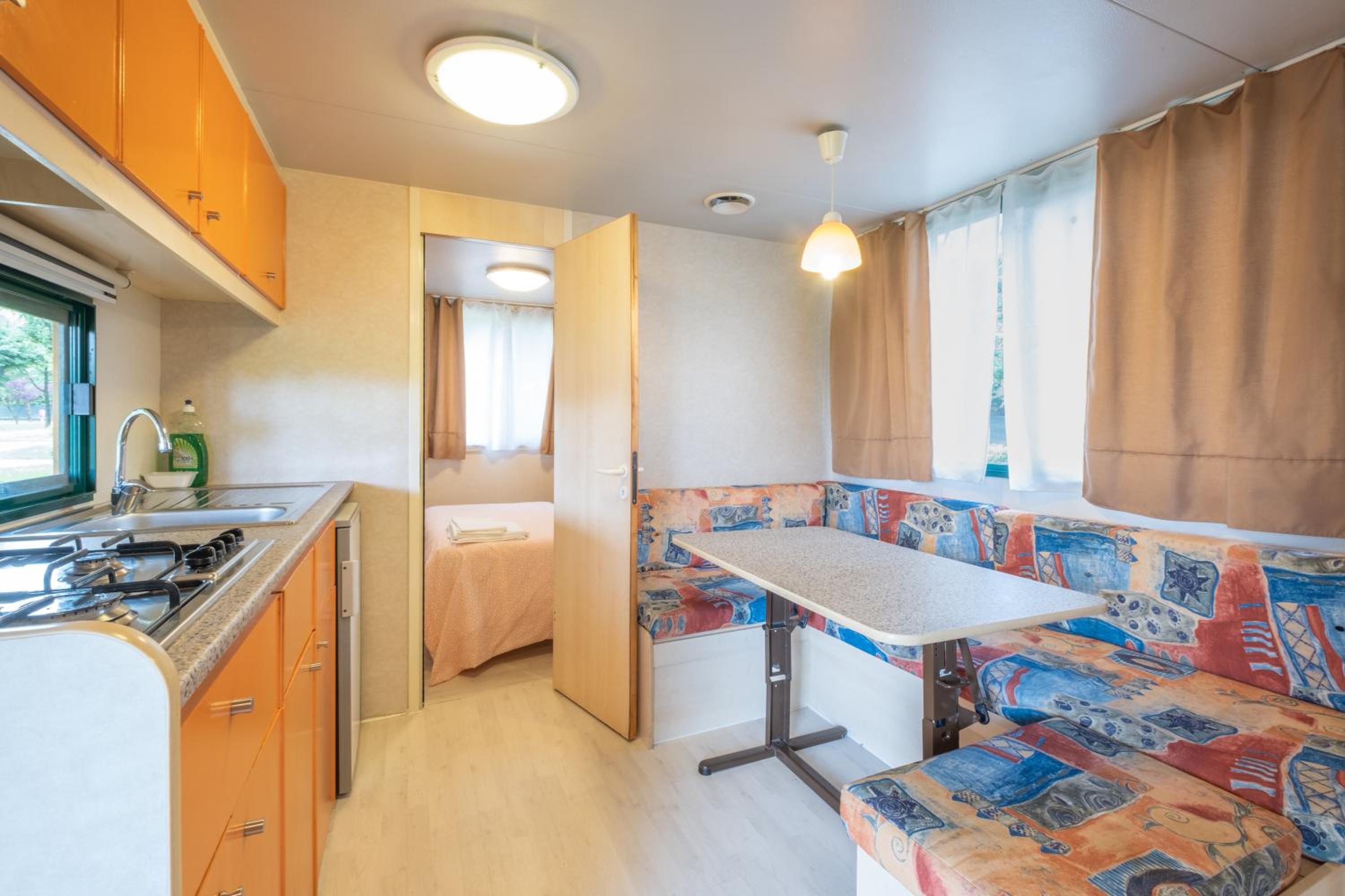 Mobile Home - Photo 6