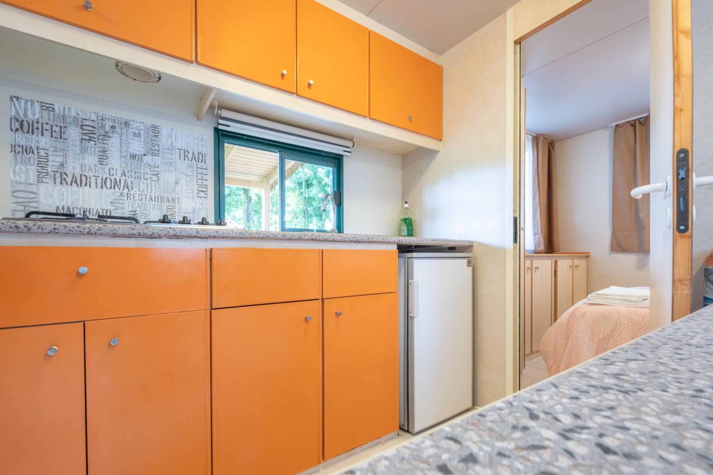 Mobile Home - Photo 7