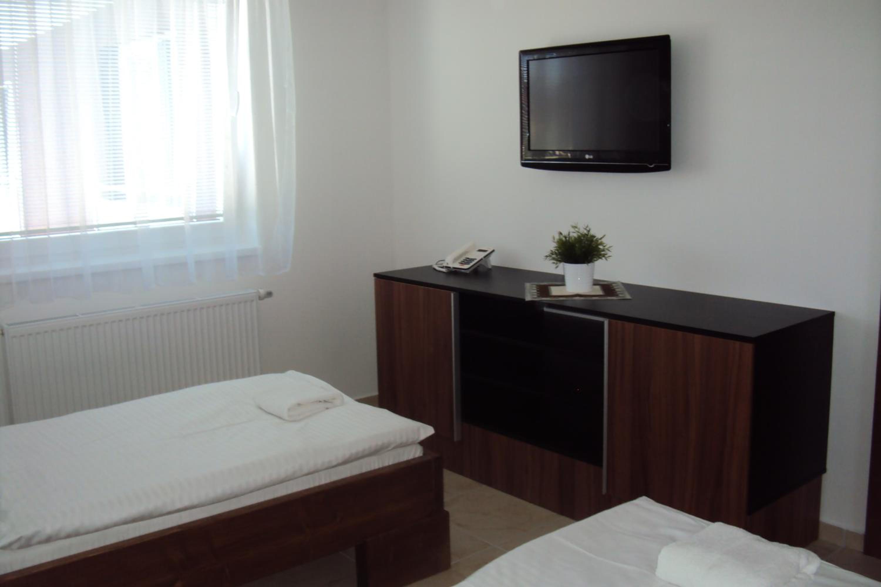 Twin Room - Photo 1