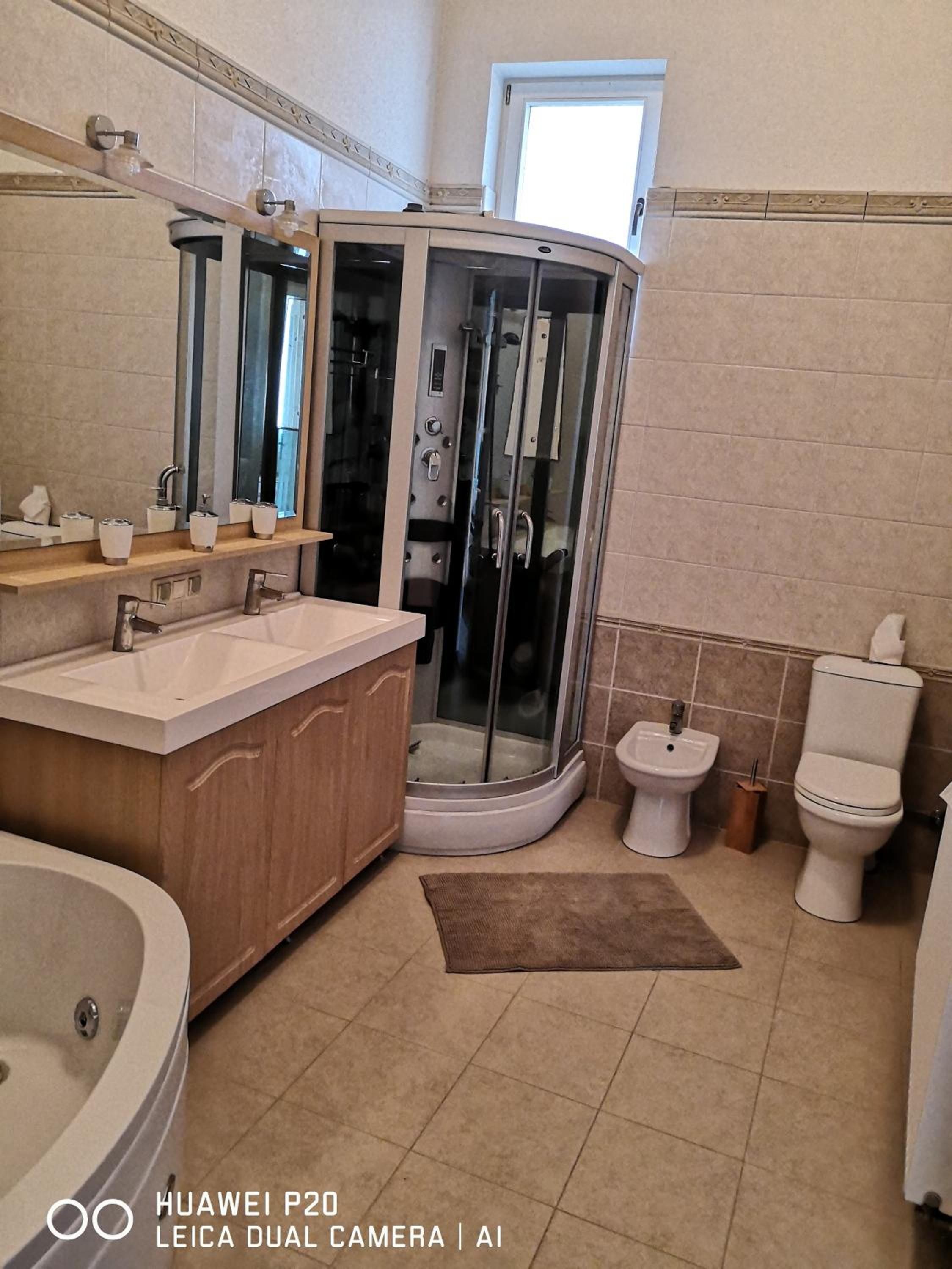 Suite with City View - Photo 6