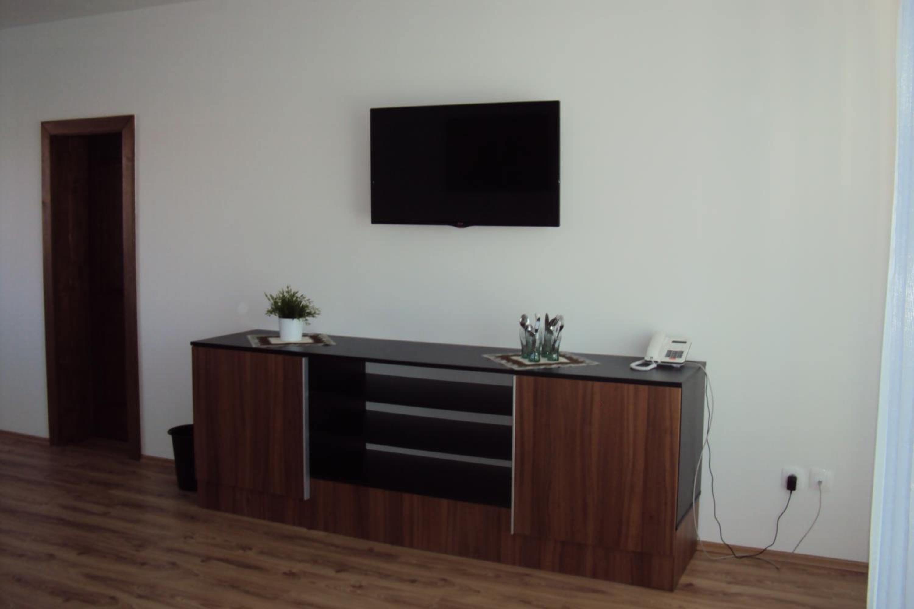 Double Room - Photo 6