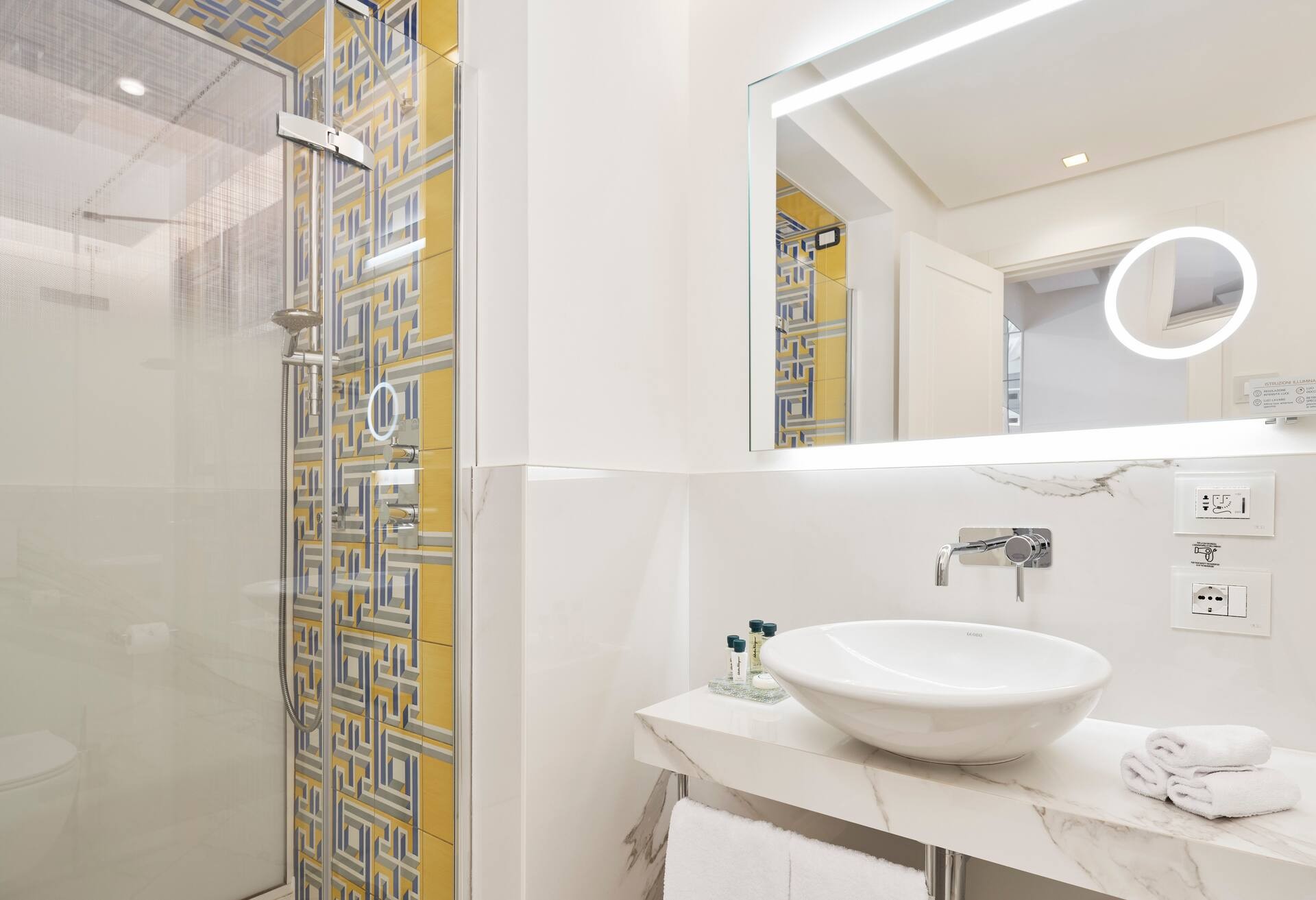 King Junior Suite with Sea View and Terrace thumbnail 5