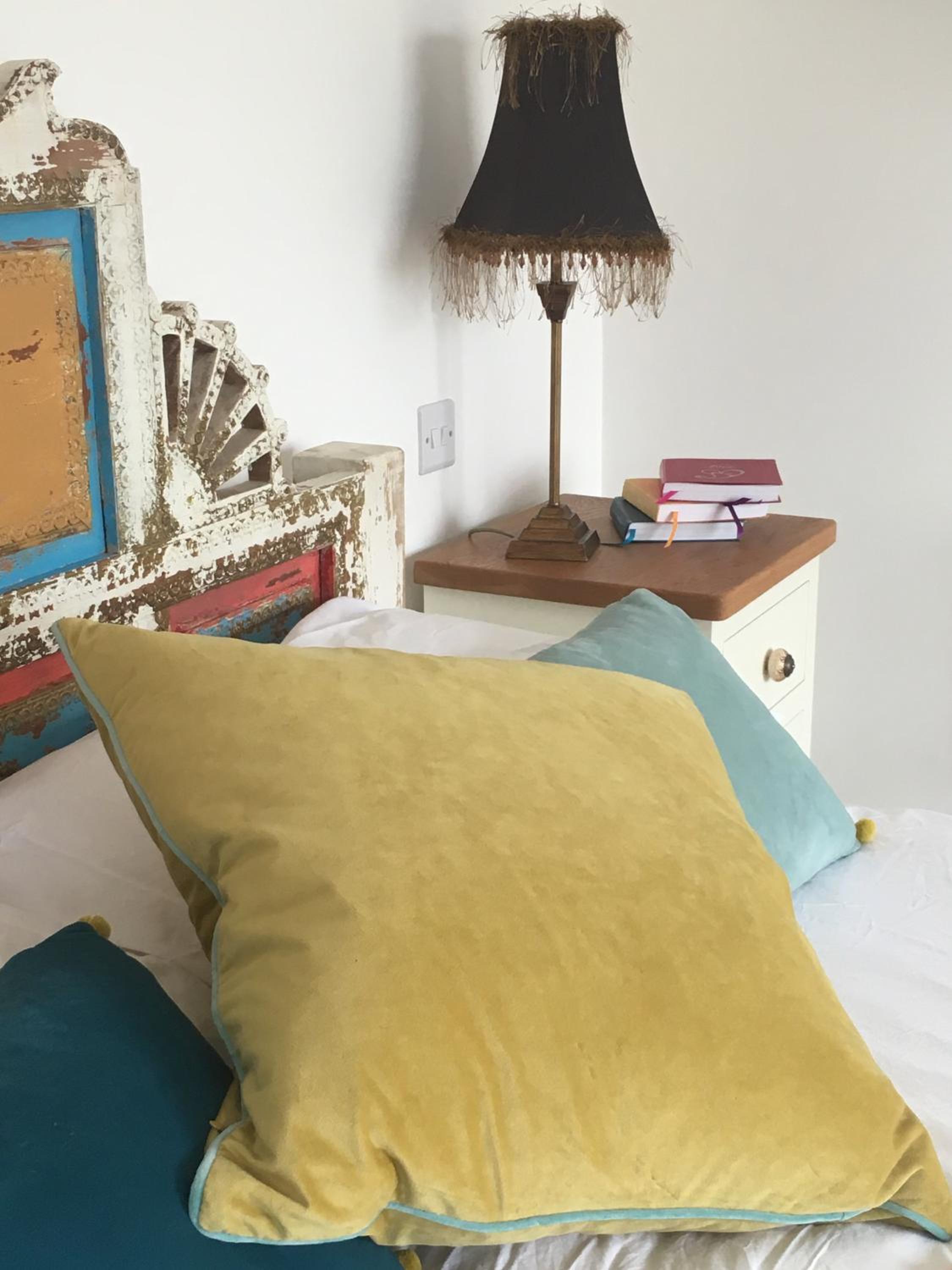 Deluxe King Room - Photo 11