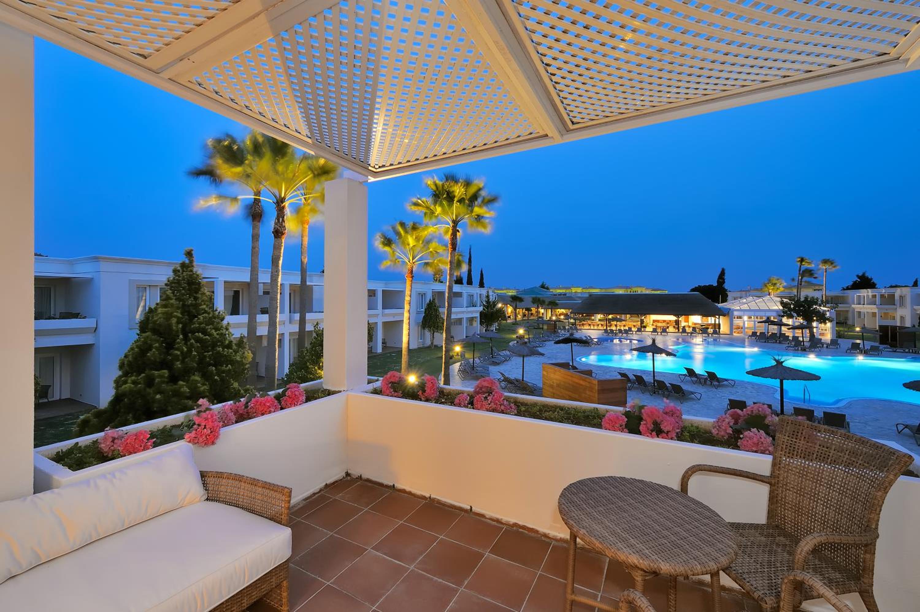 Junior Suite Pool View (2 Adults) - Photo 5