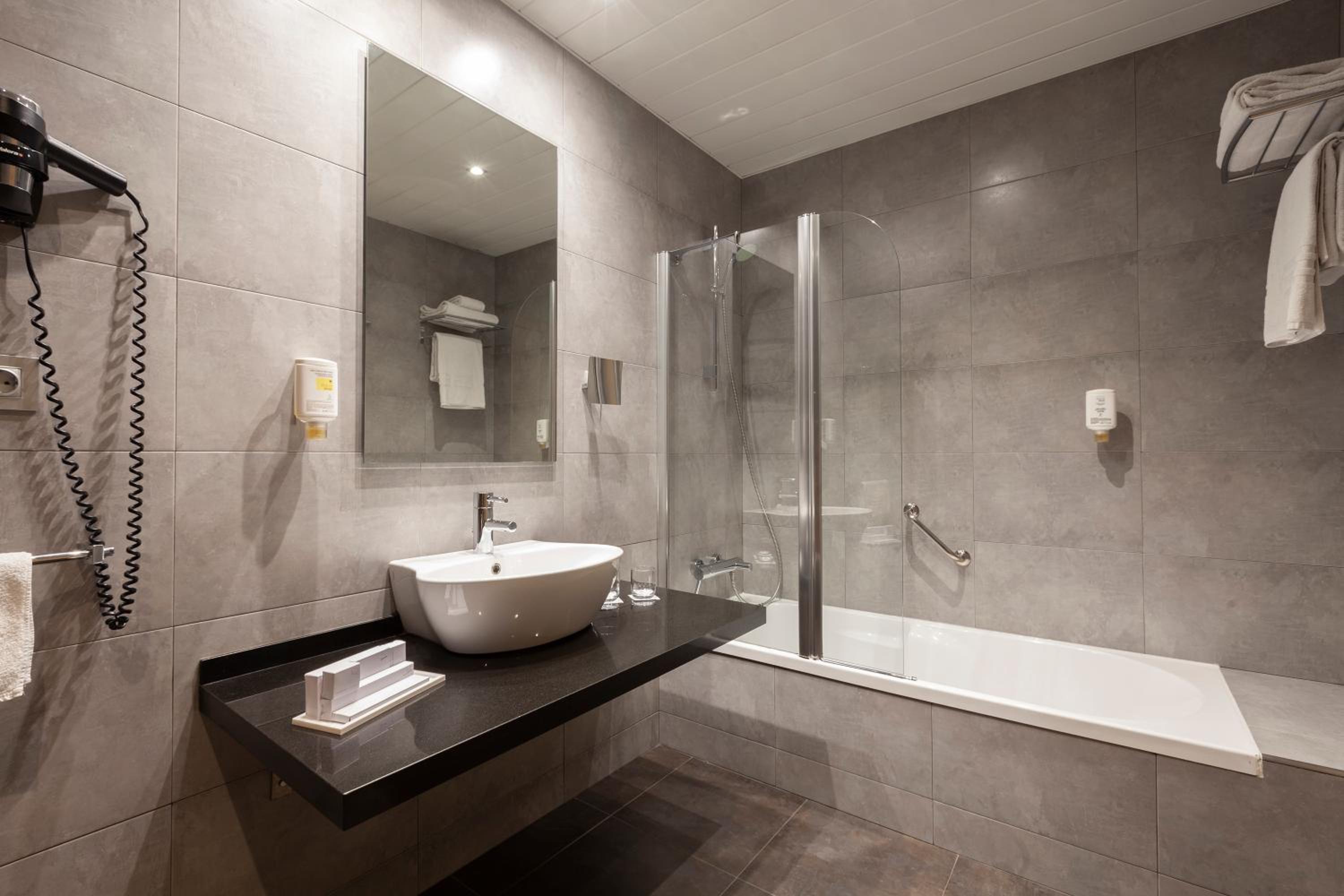 Double Room - Photo 10