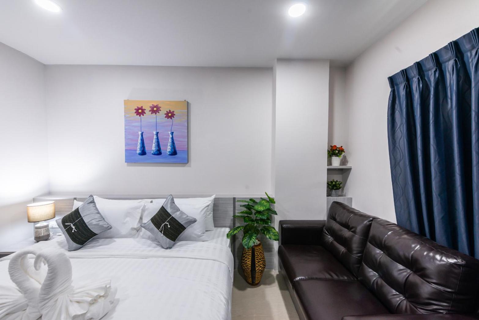 Deluxe Room - Photo 16