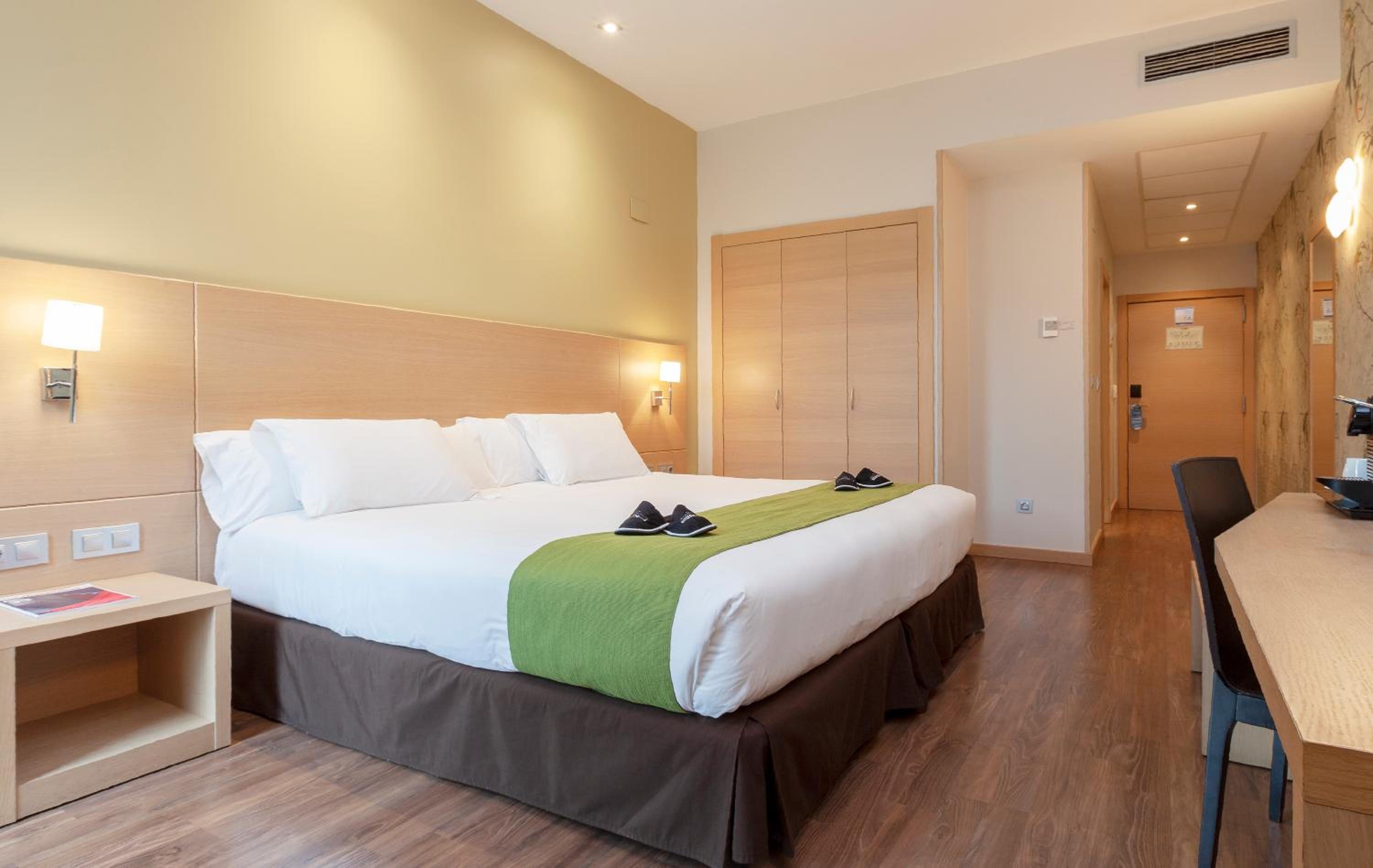Double Room - Photo 9