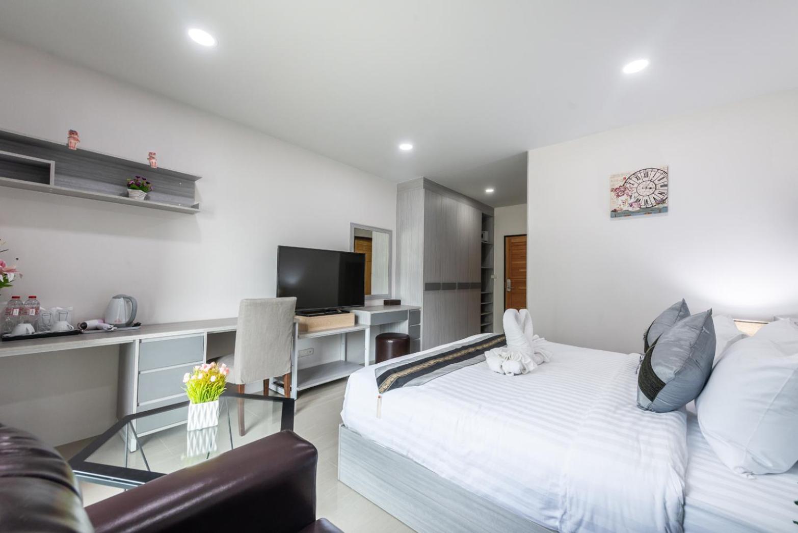 Deluxe Room - Photo 5