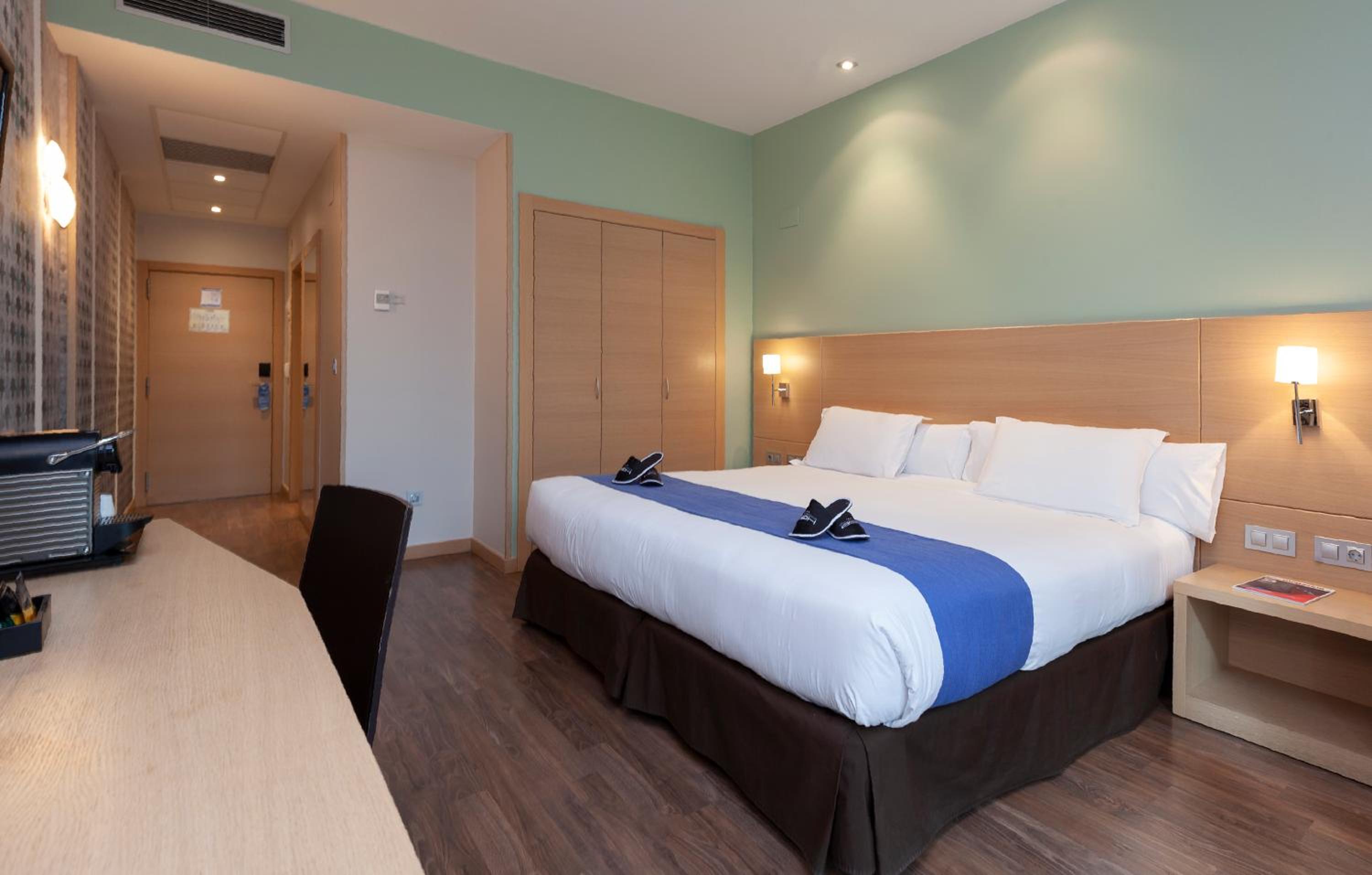 Double Room - Photo 7