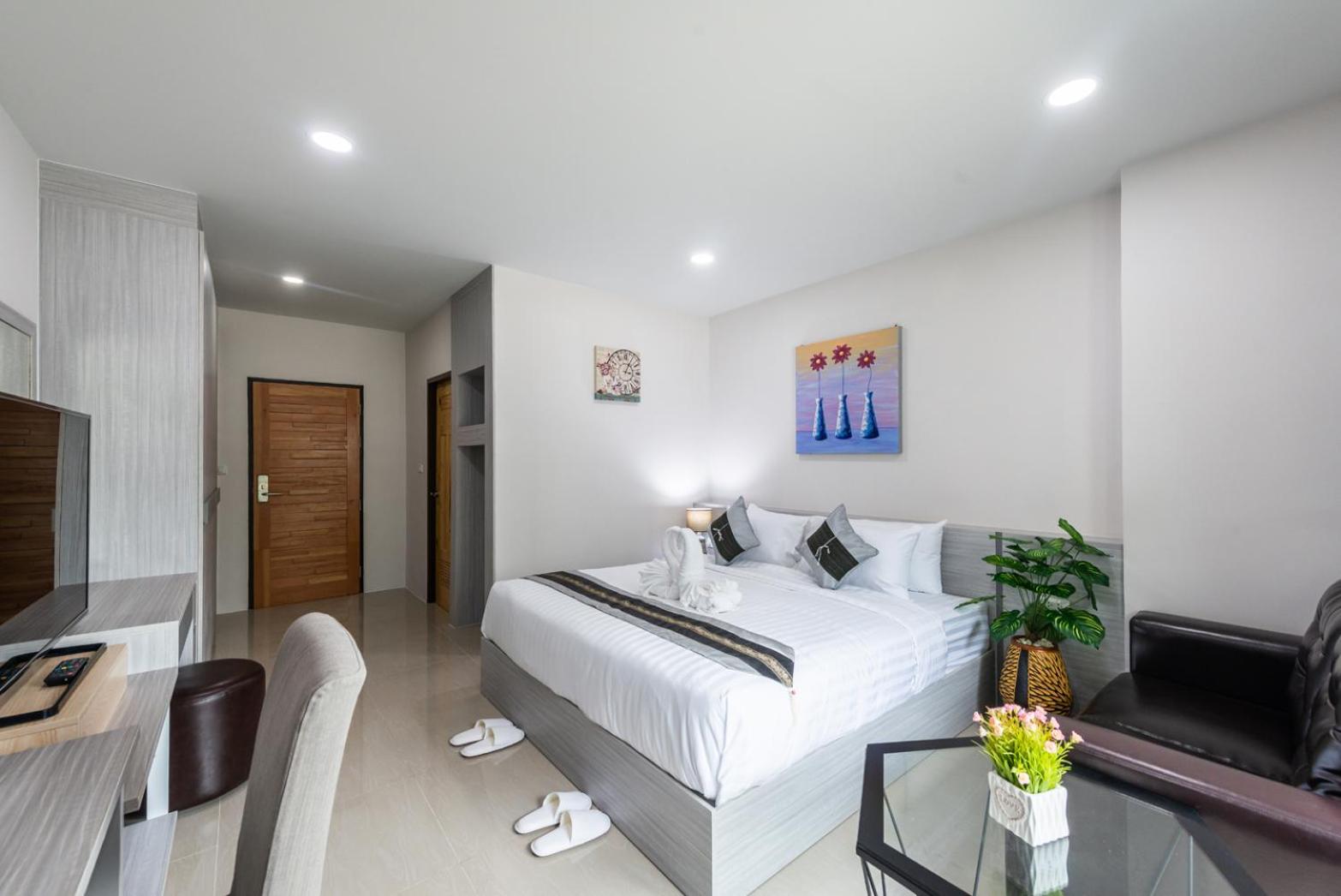 Deluxe Room - Photo 6