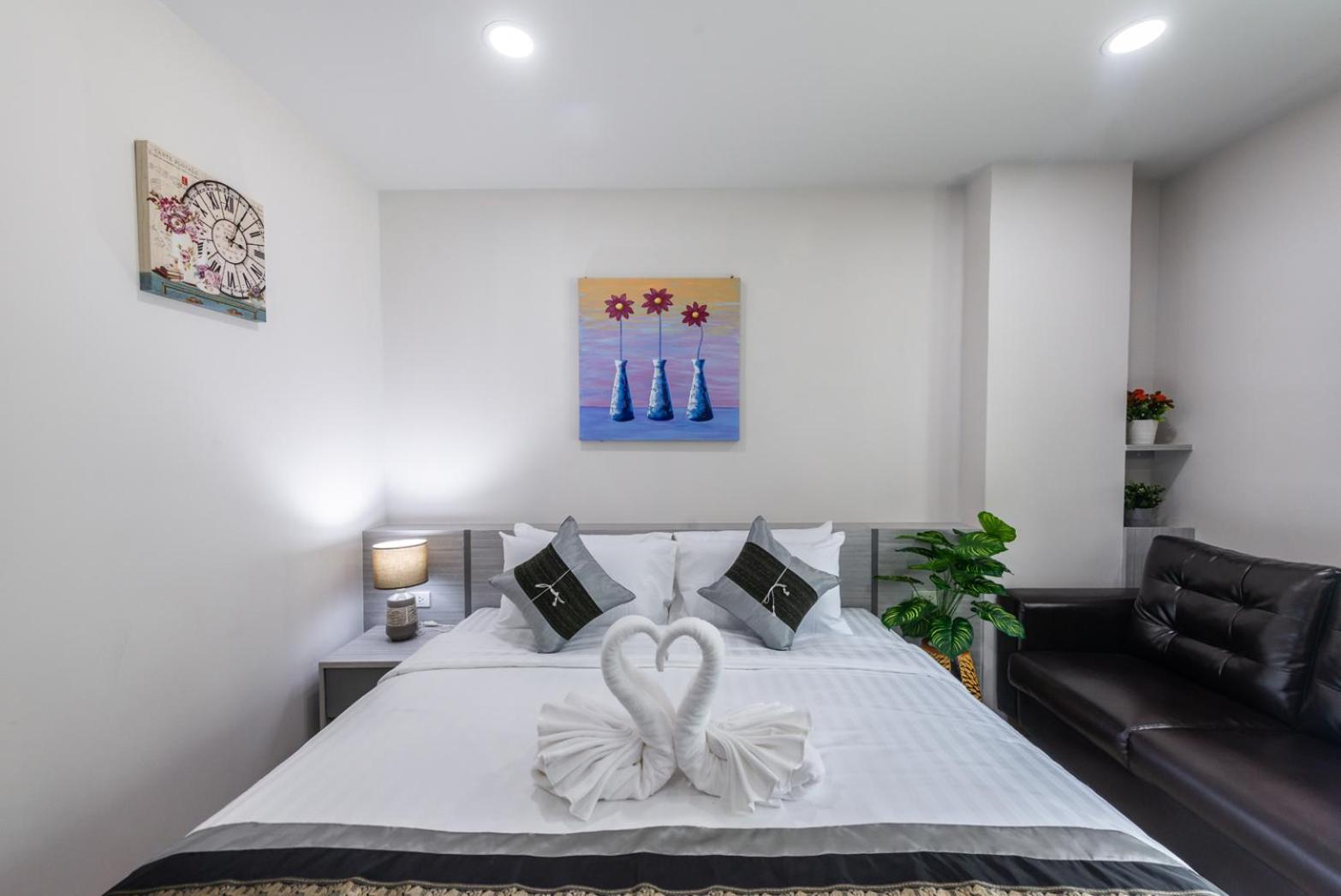 Deluxe Room - Photo 7