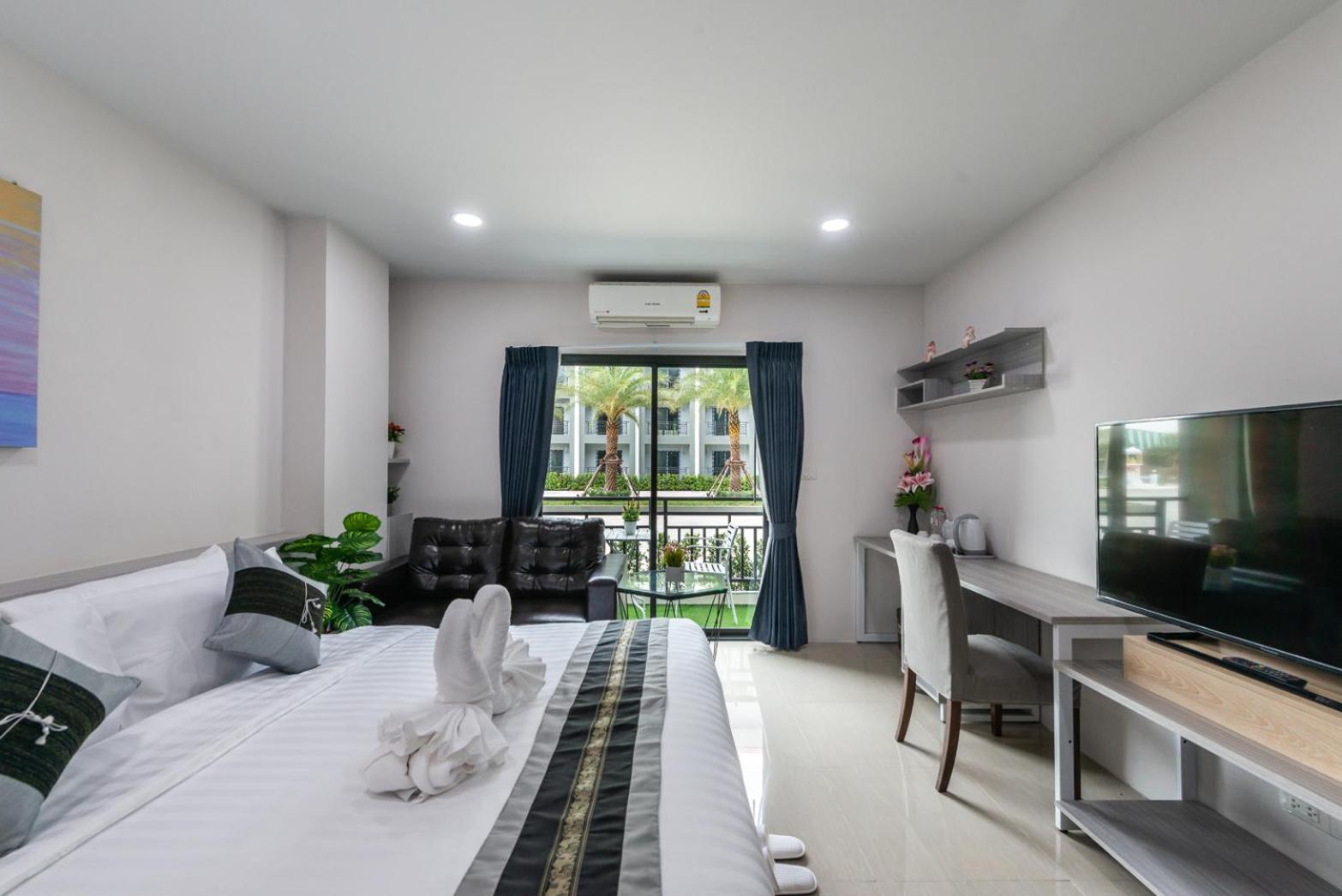 Deluxe Room - Photo 11