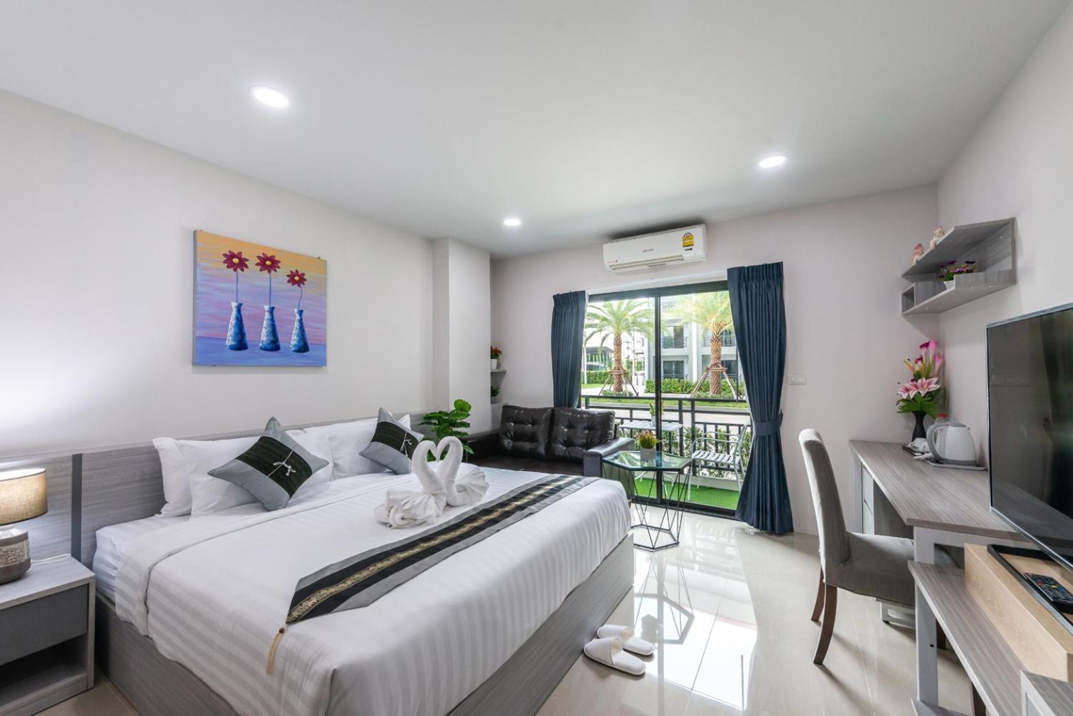 Deluxe Room - Photo 9