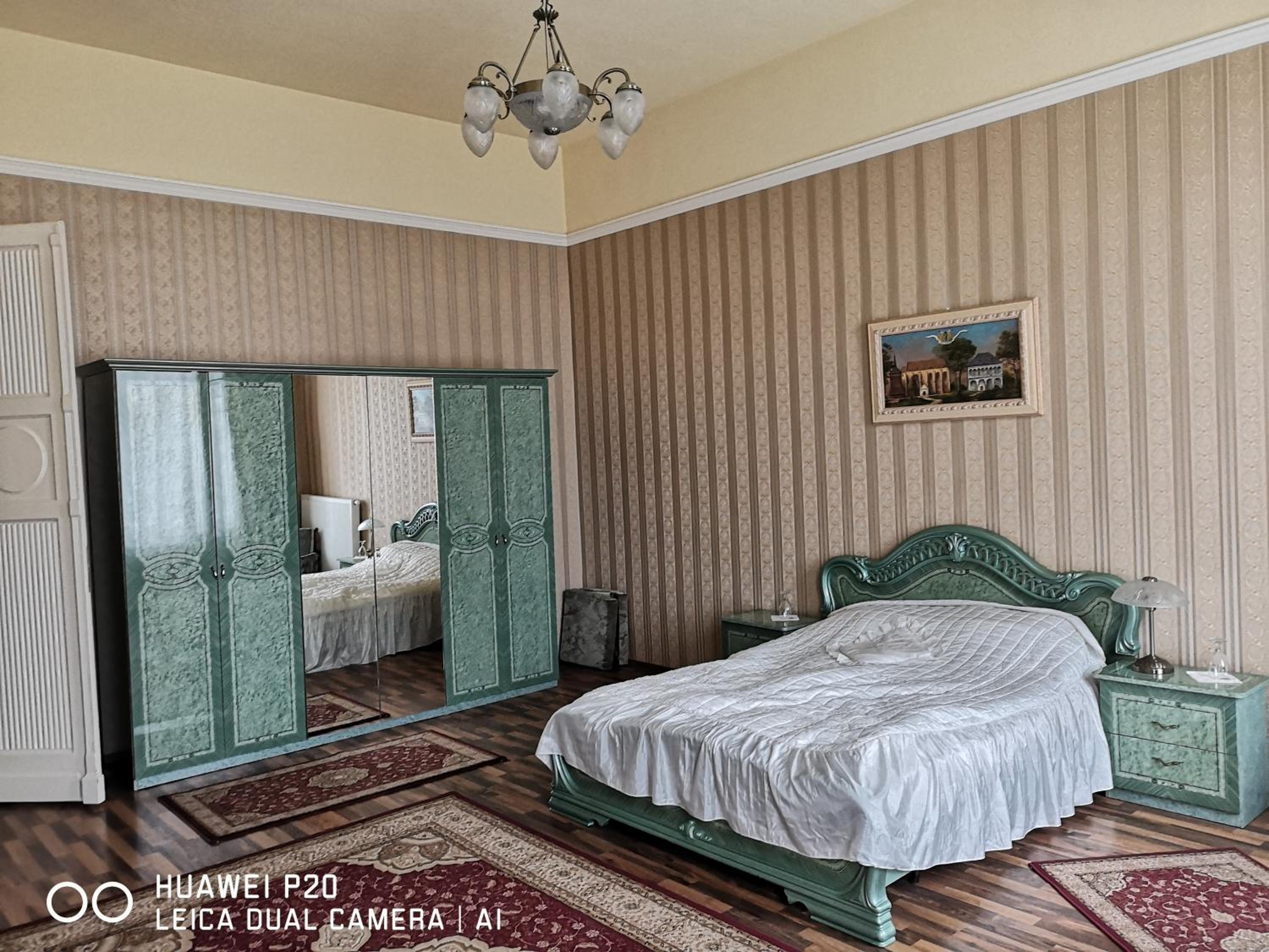 Suite with City View - Photo 8