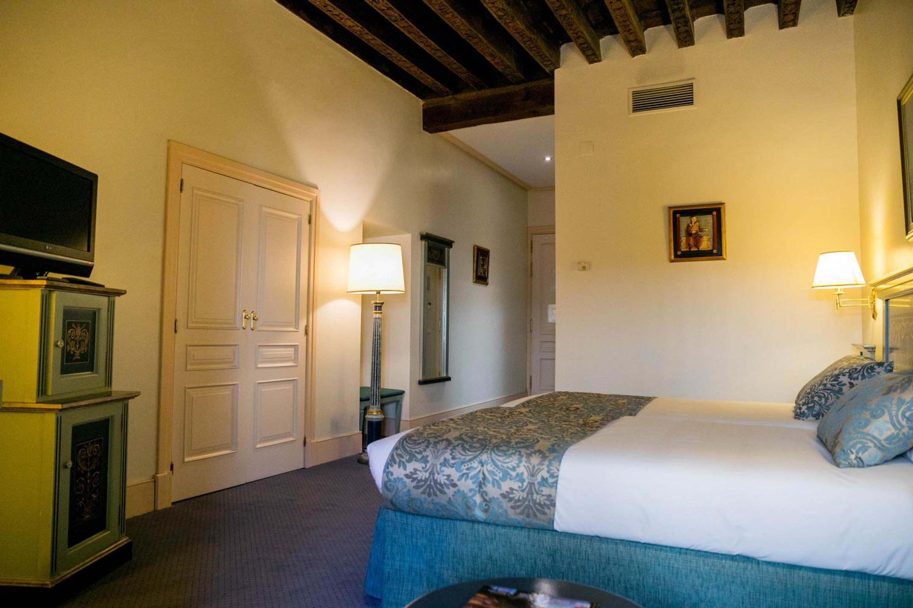 Superior Triple Room (2 Adults + 1 Child) - Photo 1