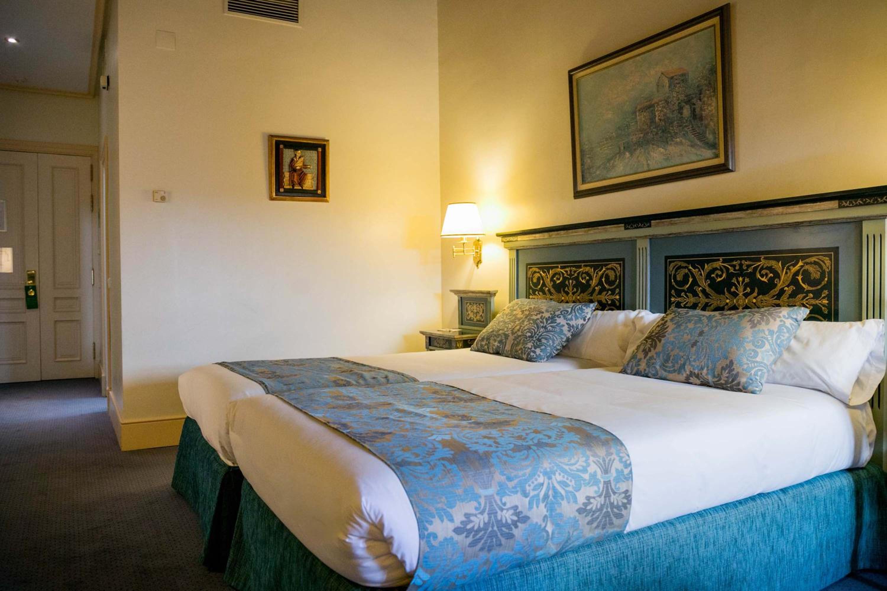 Superior Triple Room (2 Adults + 1 Child) - Photo 10