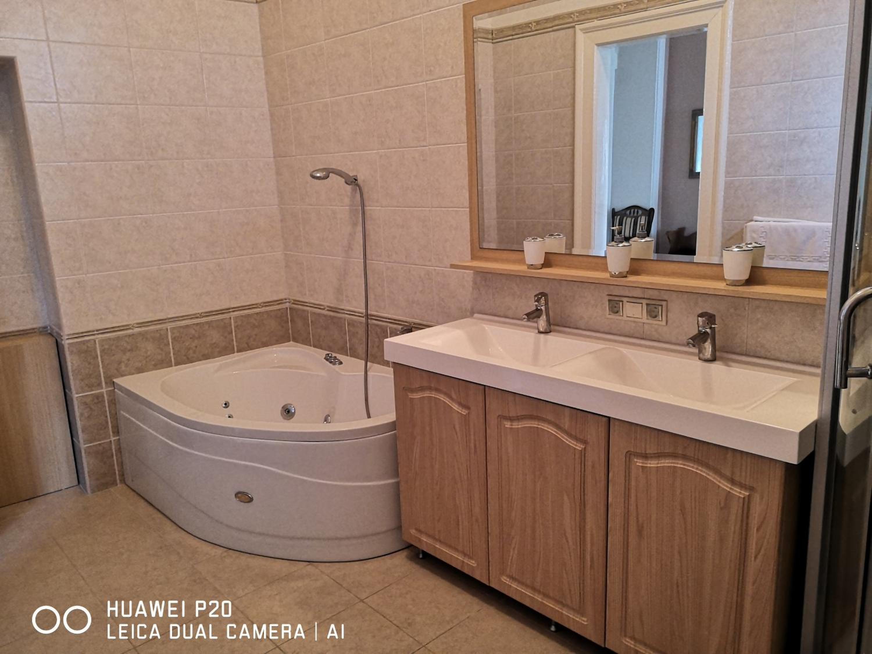 Suite with City View - Photo 7