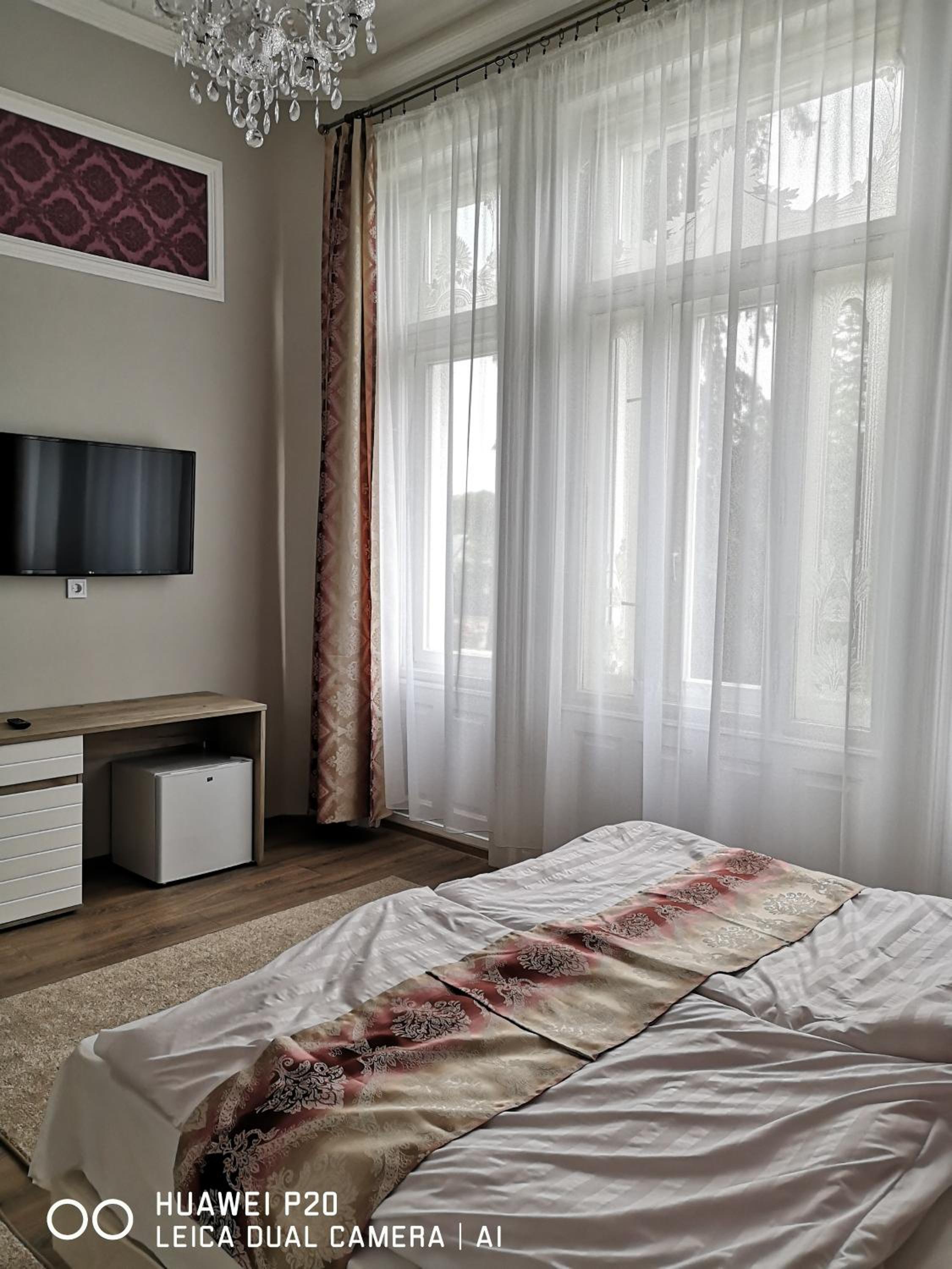 Standard Queen Room with Two Queen Beds photo 2