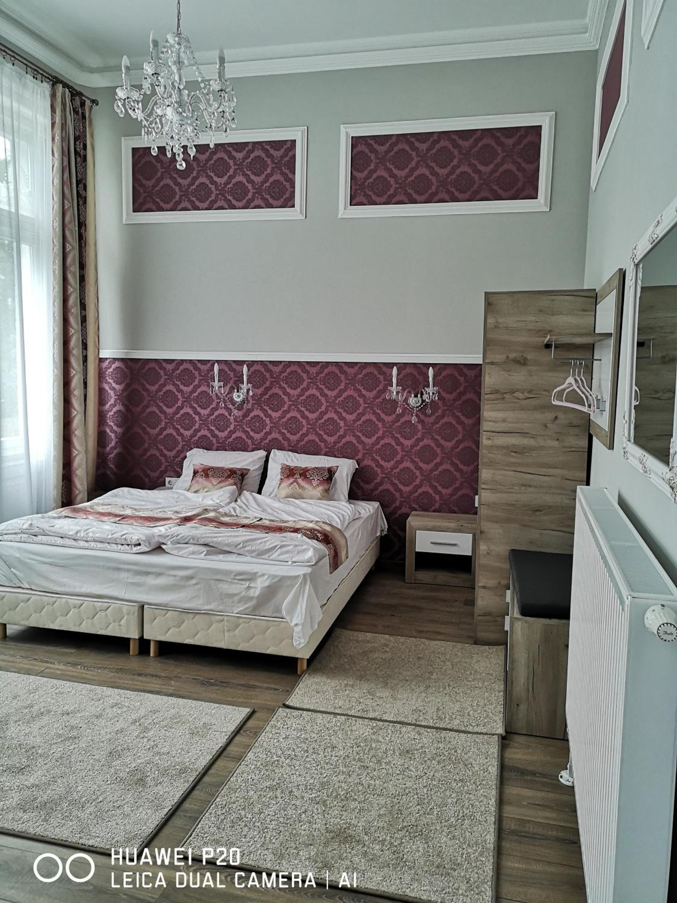 Standard Queen Room with Two Queen Beds photo 3