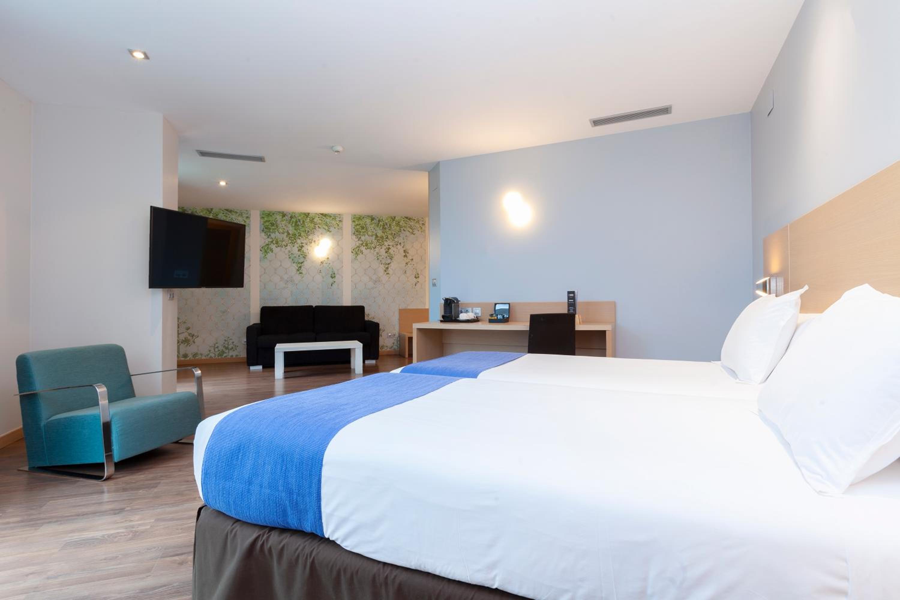 Superior Double Room - Photo 1